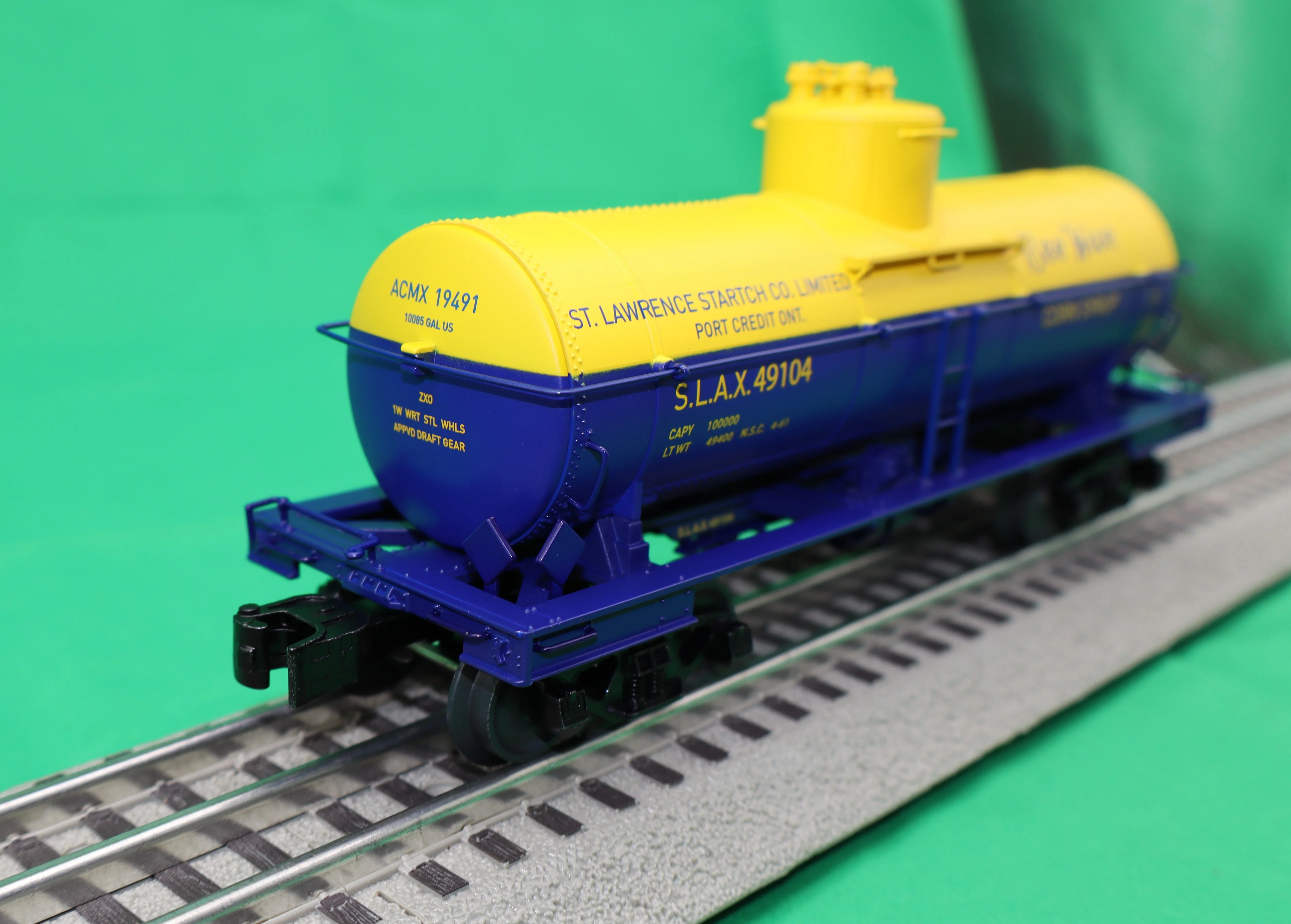 Lionel 2426570 - 8k Gallon Tank Car "St Lawrence Starch" #49104 - Image 2