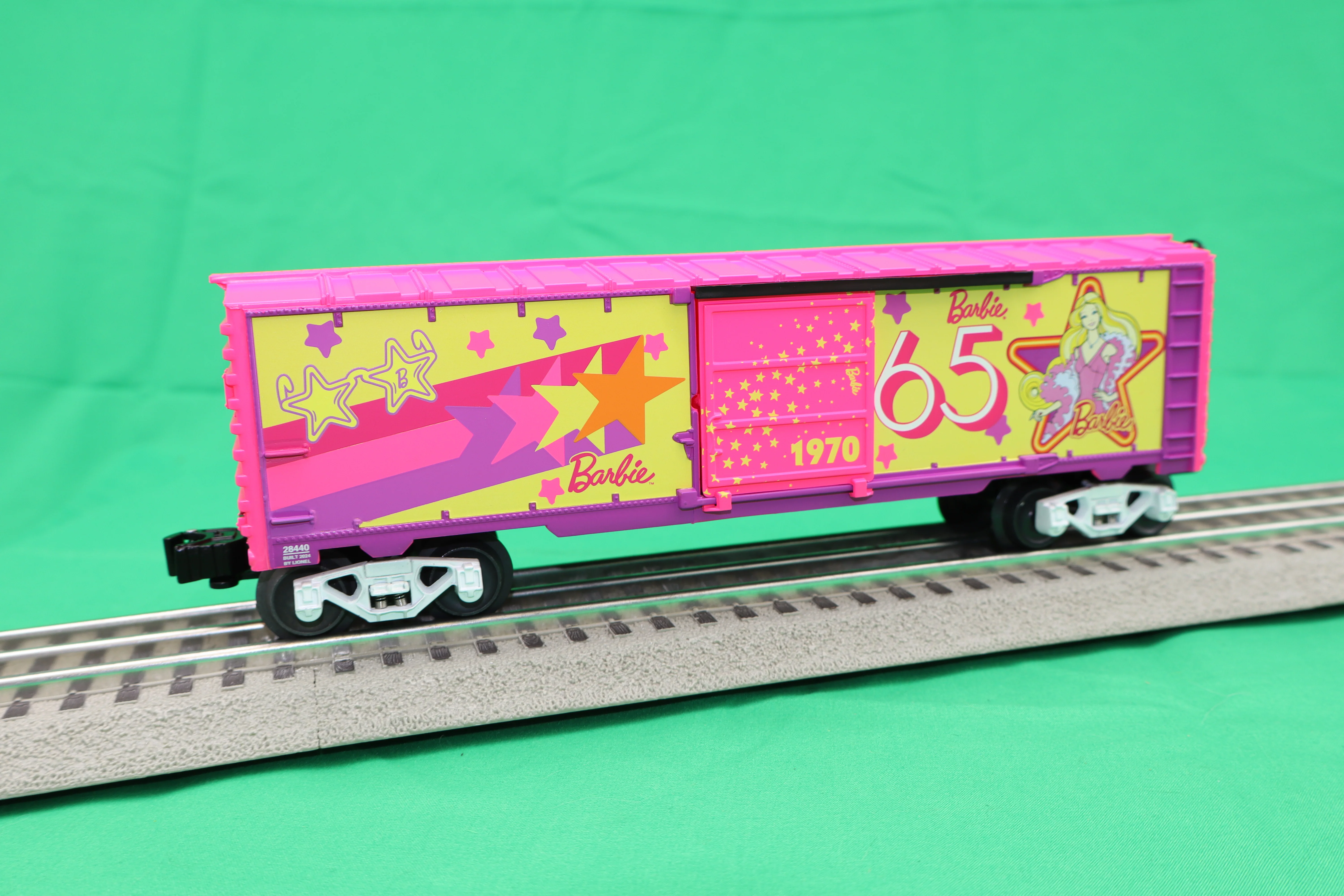 Lionel 2428440 - Barbie - 65th Anniversary 1970s Boxcar "Time to Shine"