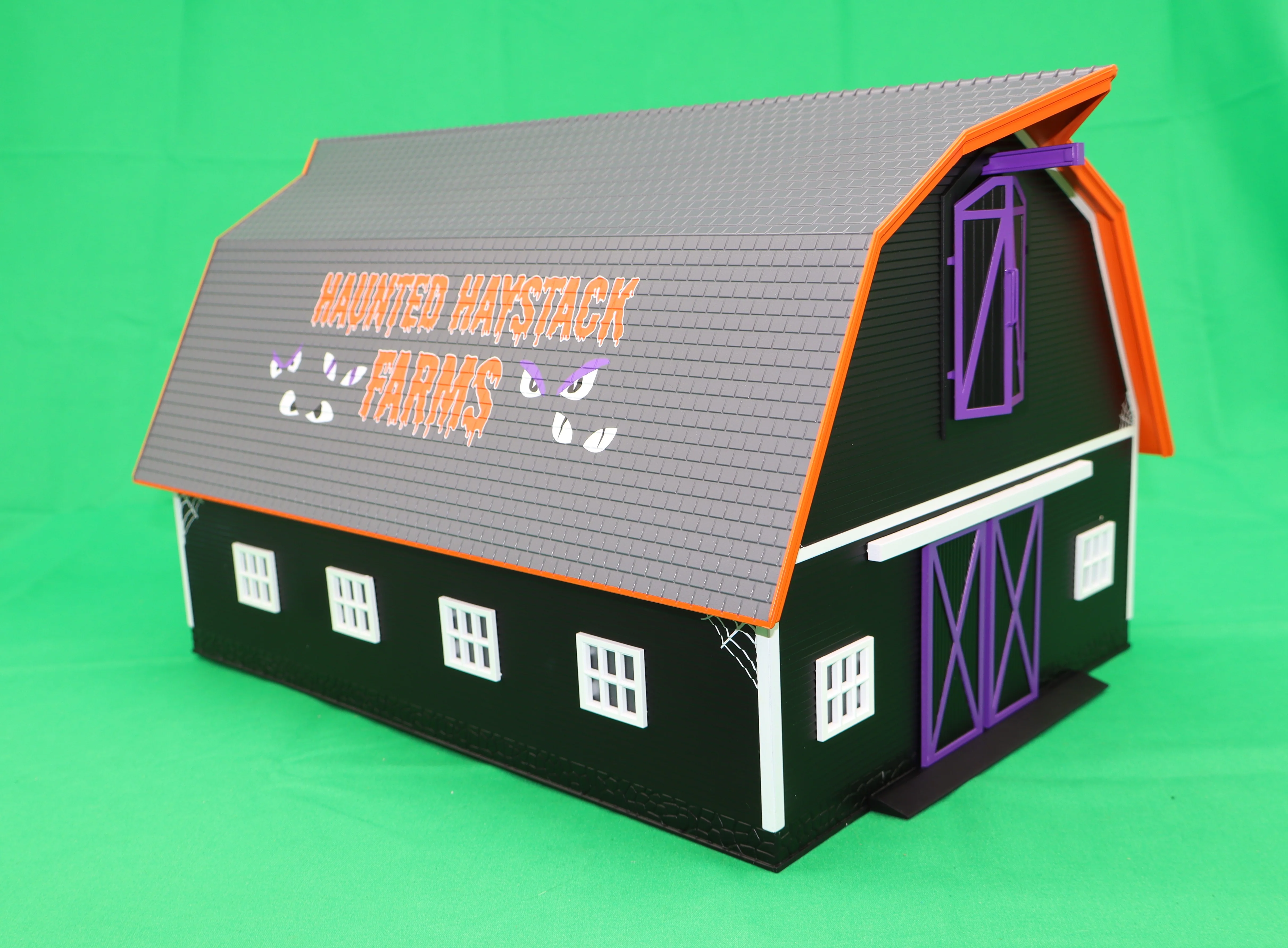 Lionel 2429110 - Halloween Haunted Barn w/ Blinking Lights - Image 3