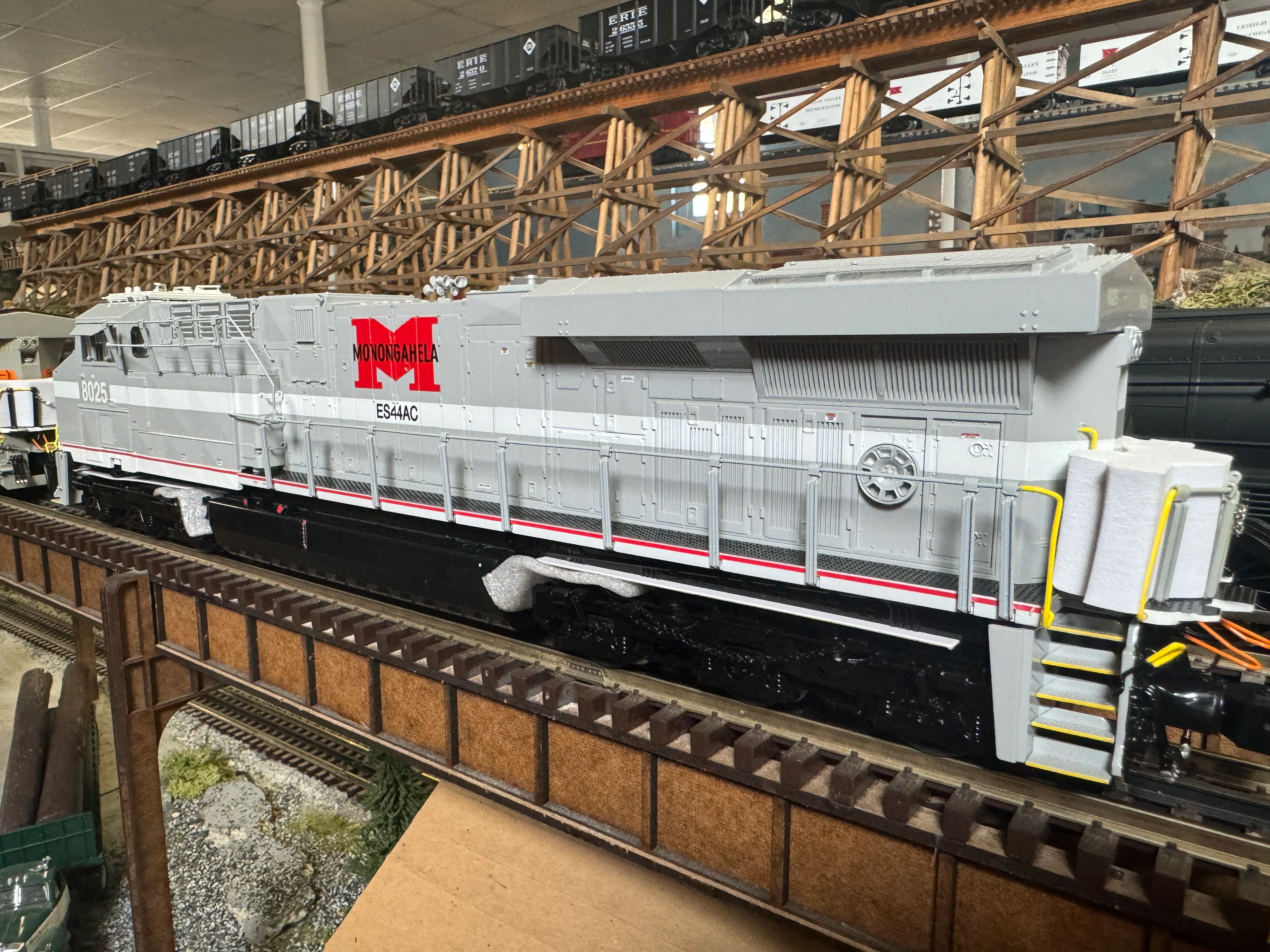 Lionel 2433499 - Heritage ES44 Diesel Locomotive "Monongahela" #8025 (Non-Powered) - Image 3