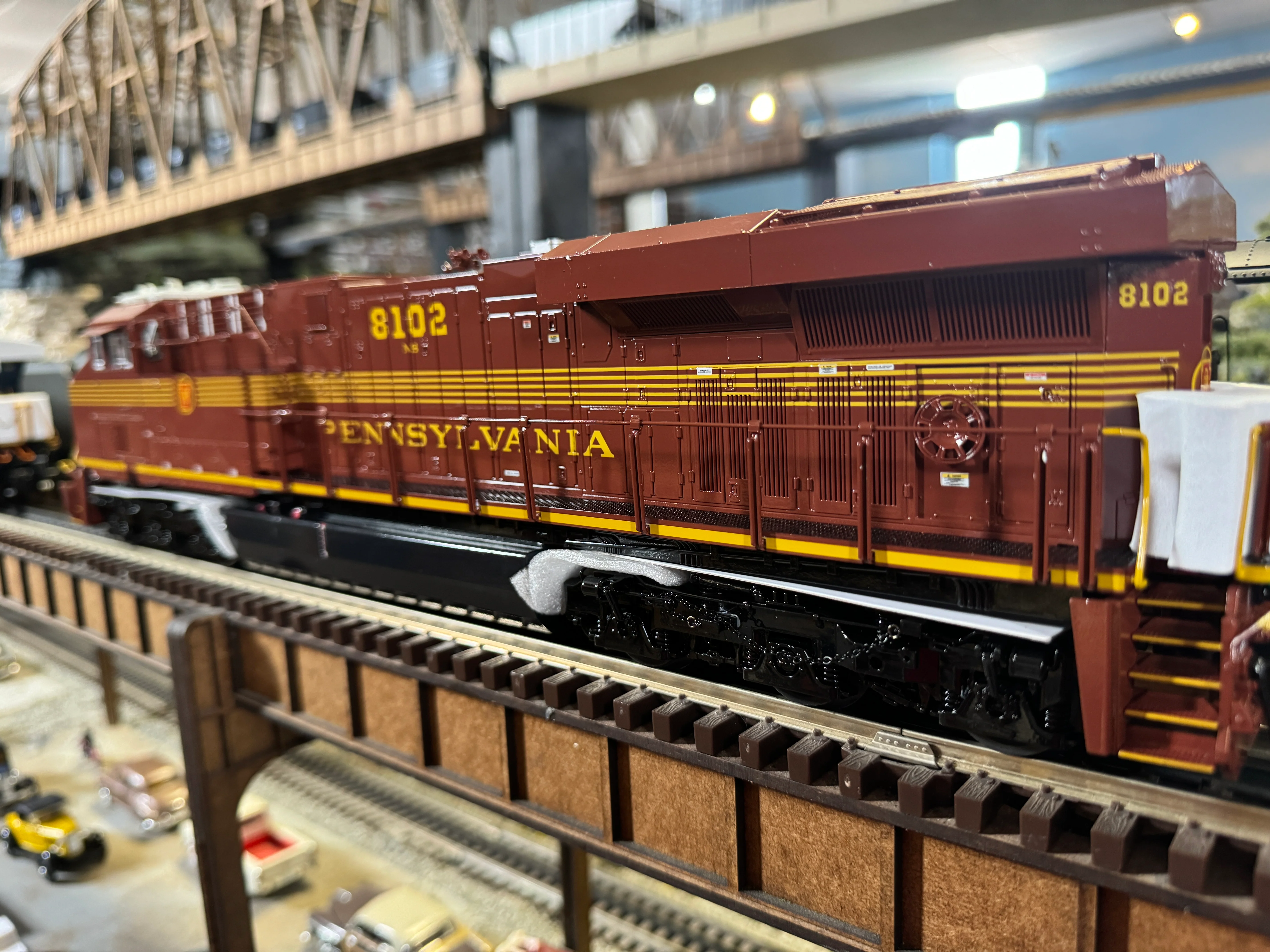 Lionel 2433519 - Heritage ES44 Diesel Locomotive "Pennsylvania" #8102 (Non-Powered) - Image 3