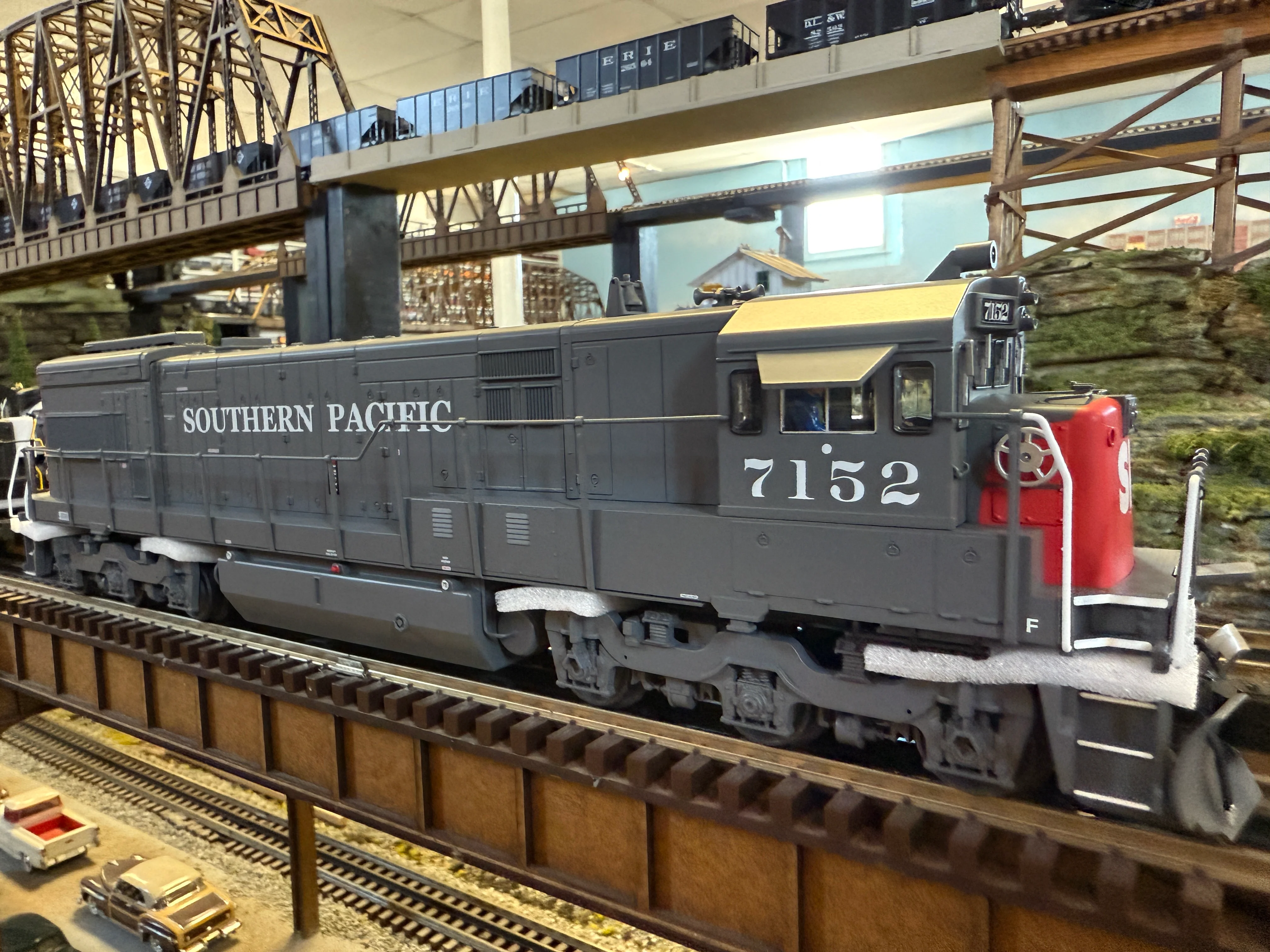 Lionel 2433781 - Legacy U28C Diesel Locomotive "Southern Pacific" #7152 - Image 2