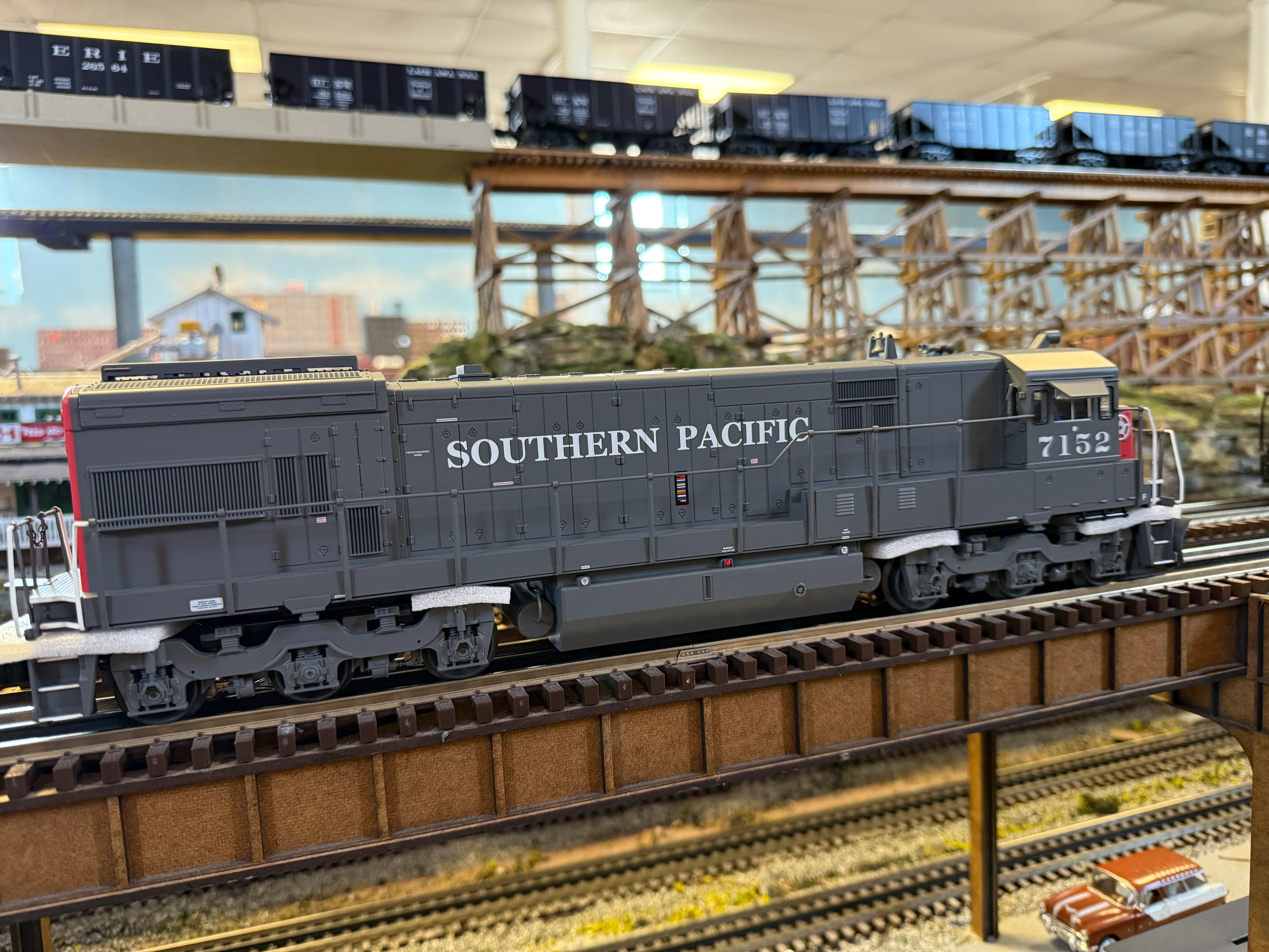 Lionel 2433782 - Legacy U28C Diesel Locomotive "Southern Pacific" #7159 - Image 5