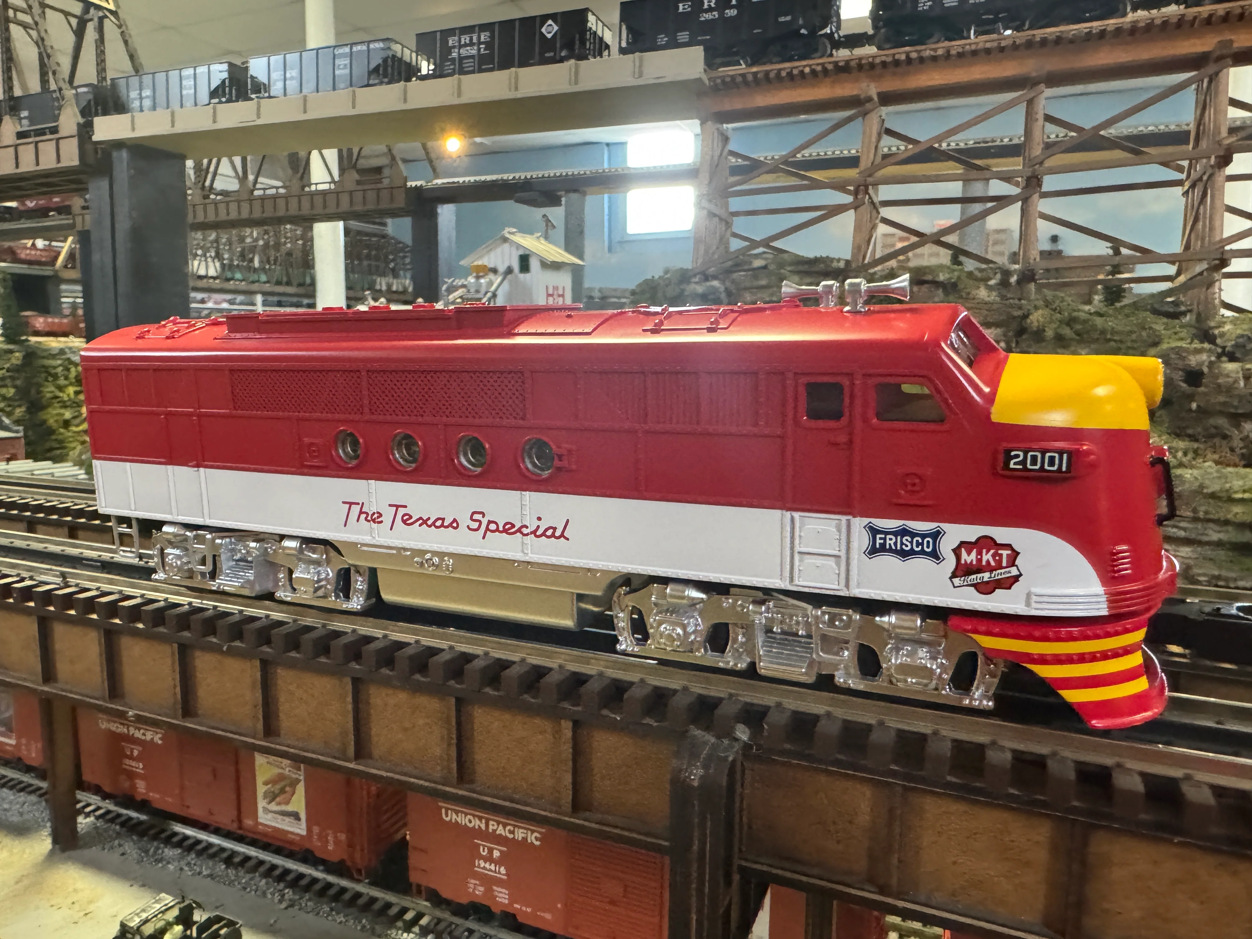 Lionel 2434239 - FT Dummy Diesel Locomotive "MKT" #2001 (Non-Powered) The Texas Special - Image 2