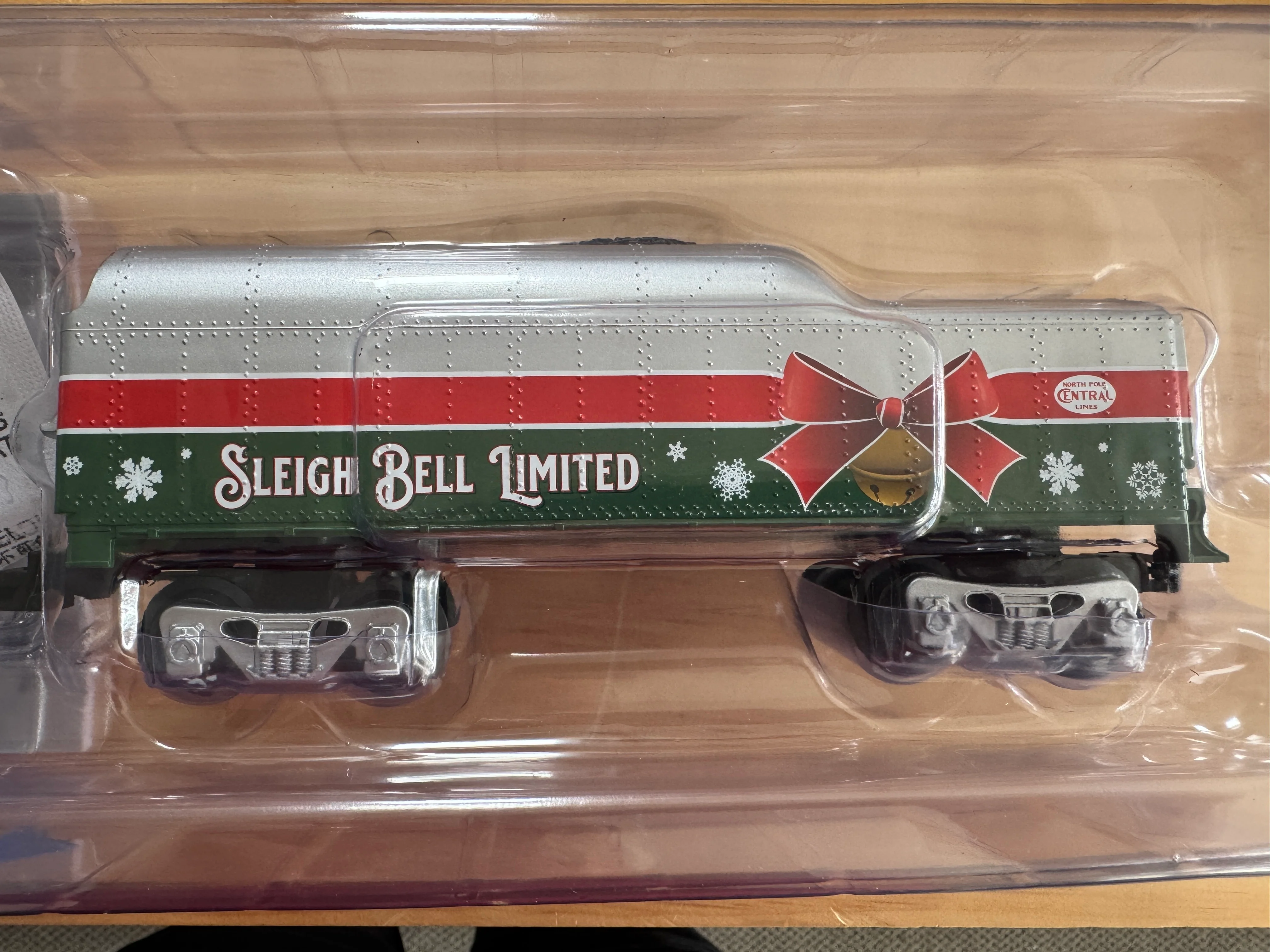 Lionel 2445050 - LionChief 2-4-2 Steam Locomotive "North Pole Central" #2424 (Sleigh Bell Limited) - Image 2