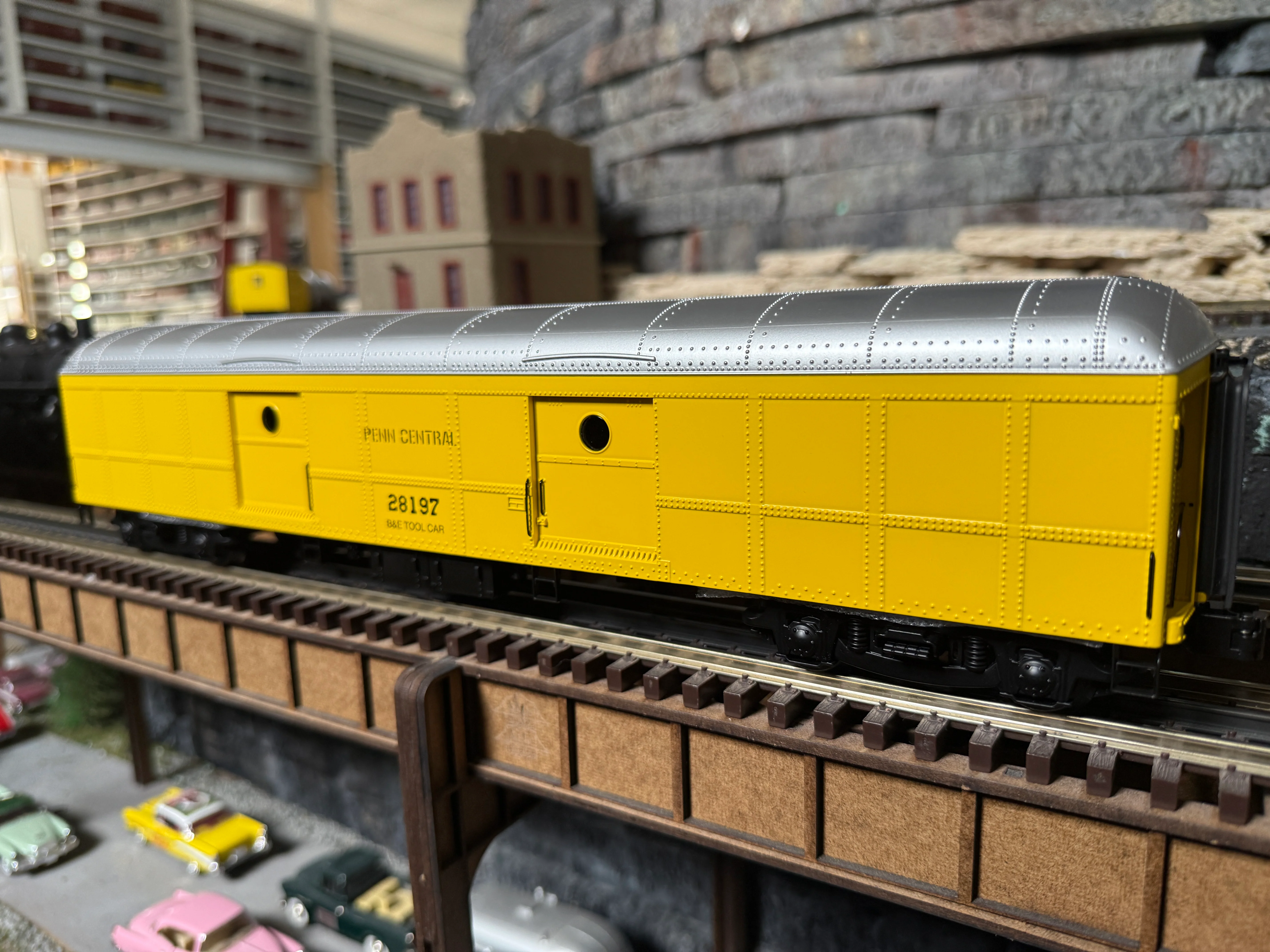 Lionel 2527260 - B60 Baggage Car "Penn Central" #28197 - Image 3