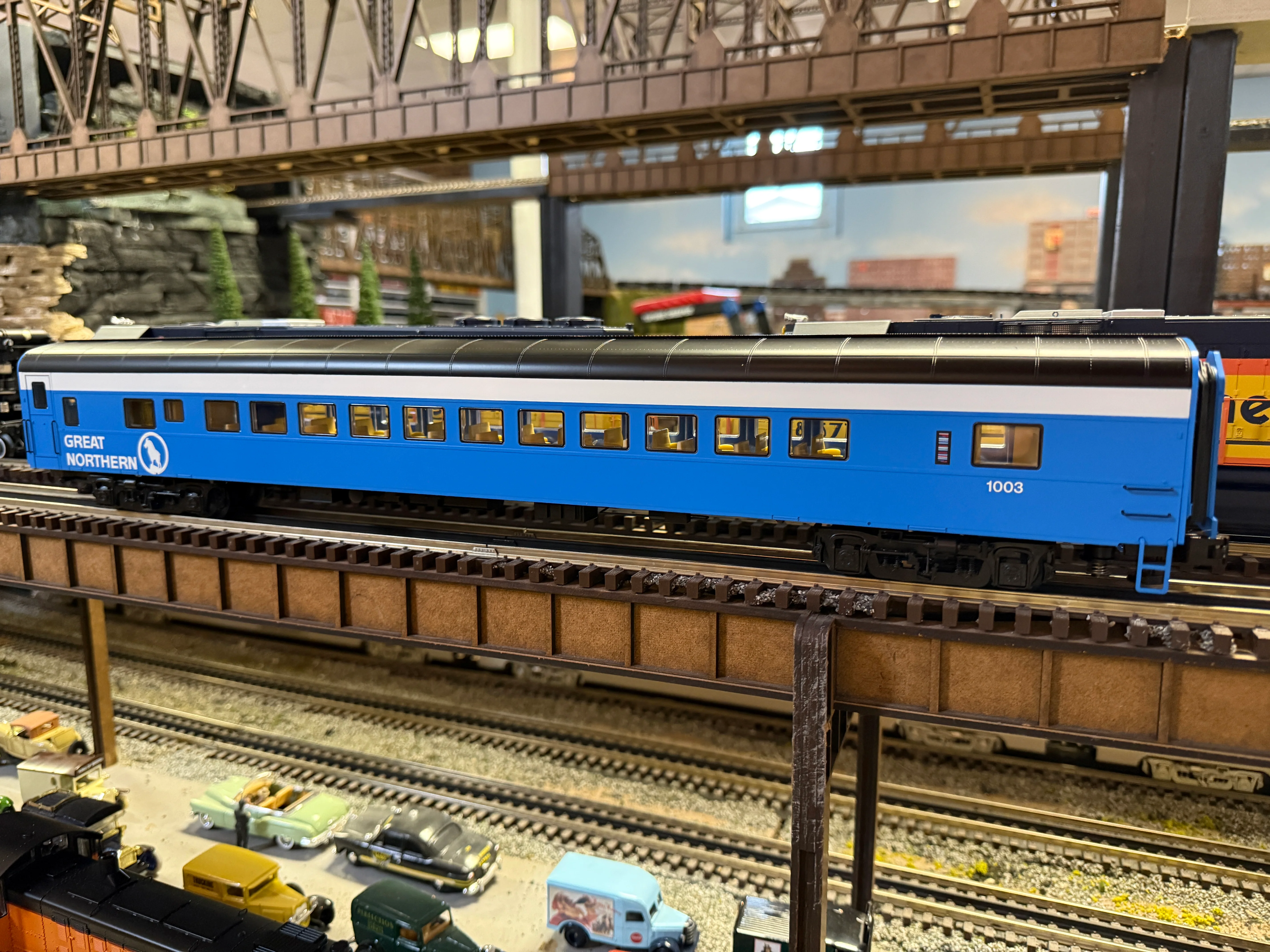 Lionel 2527350 - Vision Line 21" Passenger Car Set "Amtrak" (4-Car) Rainbow, Phase I - Image 6