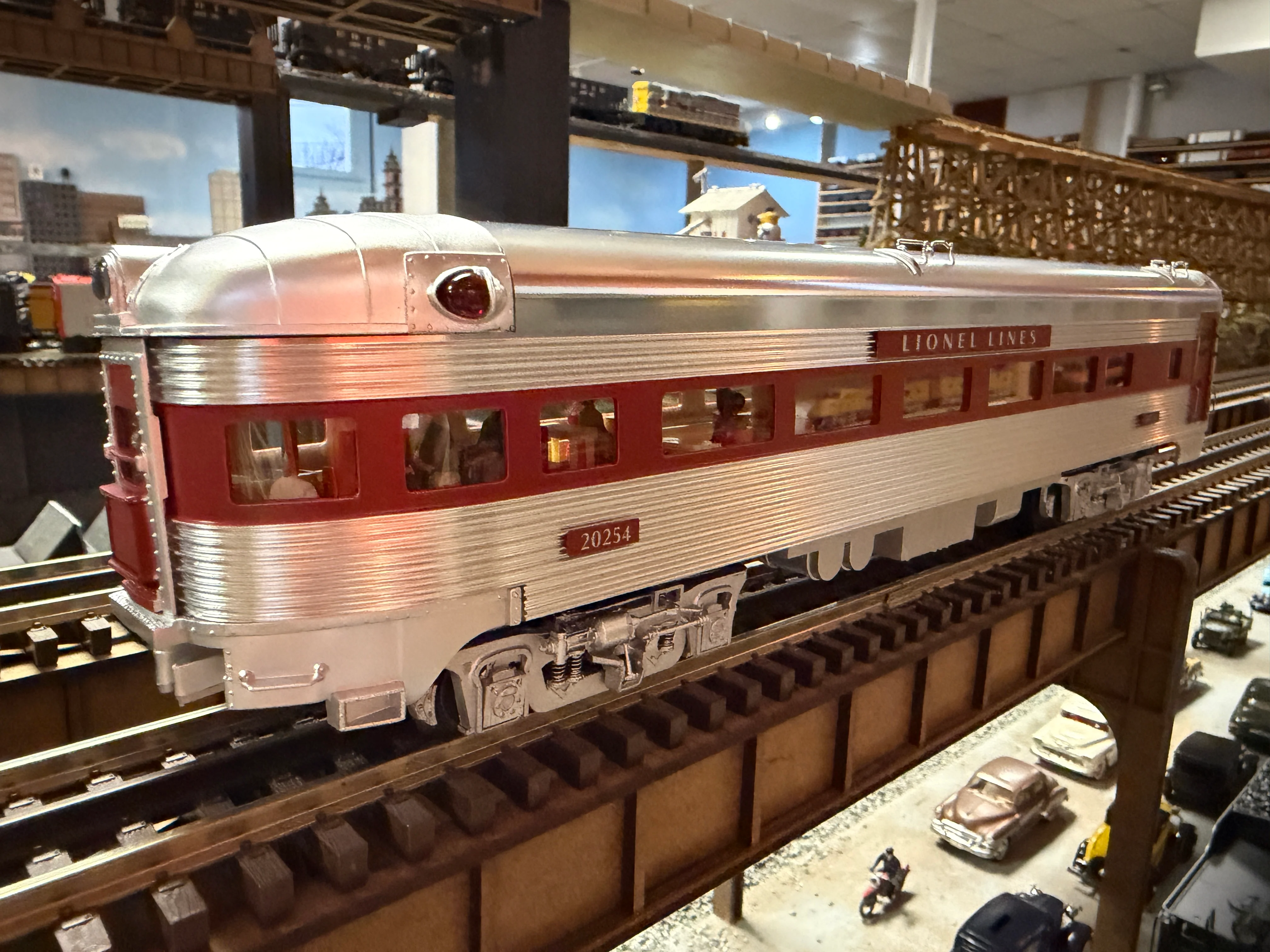 Lionel 2527660 - 15" Aluminum Passenger Car Set "Lionel Lines" (4-Car) - Image 2