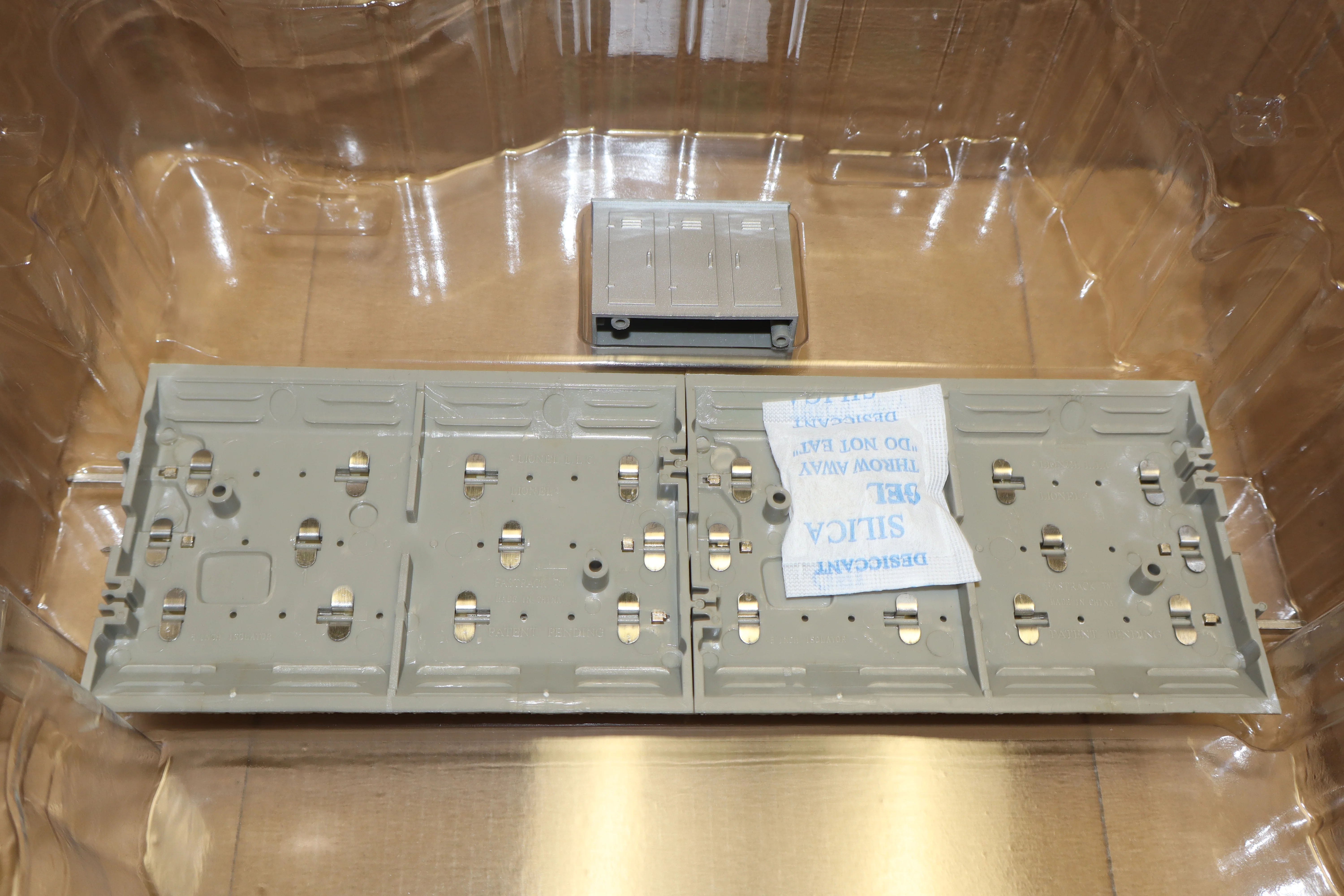 Lionel 2529070 - FasTrack - Grade Crossing w/ Gates & Flashers (UPDATED) - Image 3