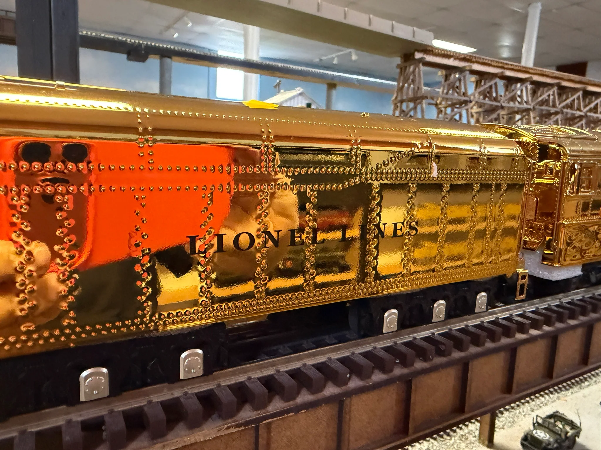 Lionel 2531125 - Vision Line Commodore Vanderbilt Hudson Steam Locomotive "Lionel Lines" #125 (Gold) - Image 6
