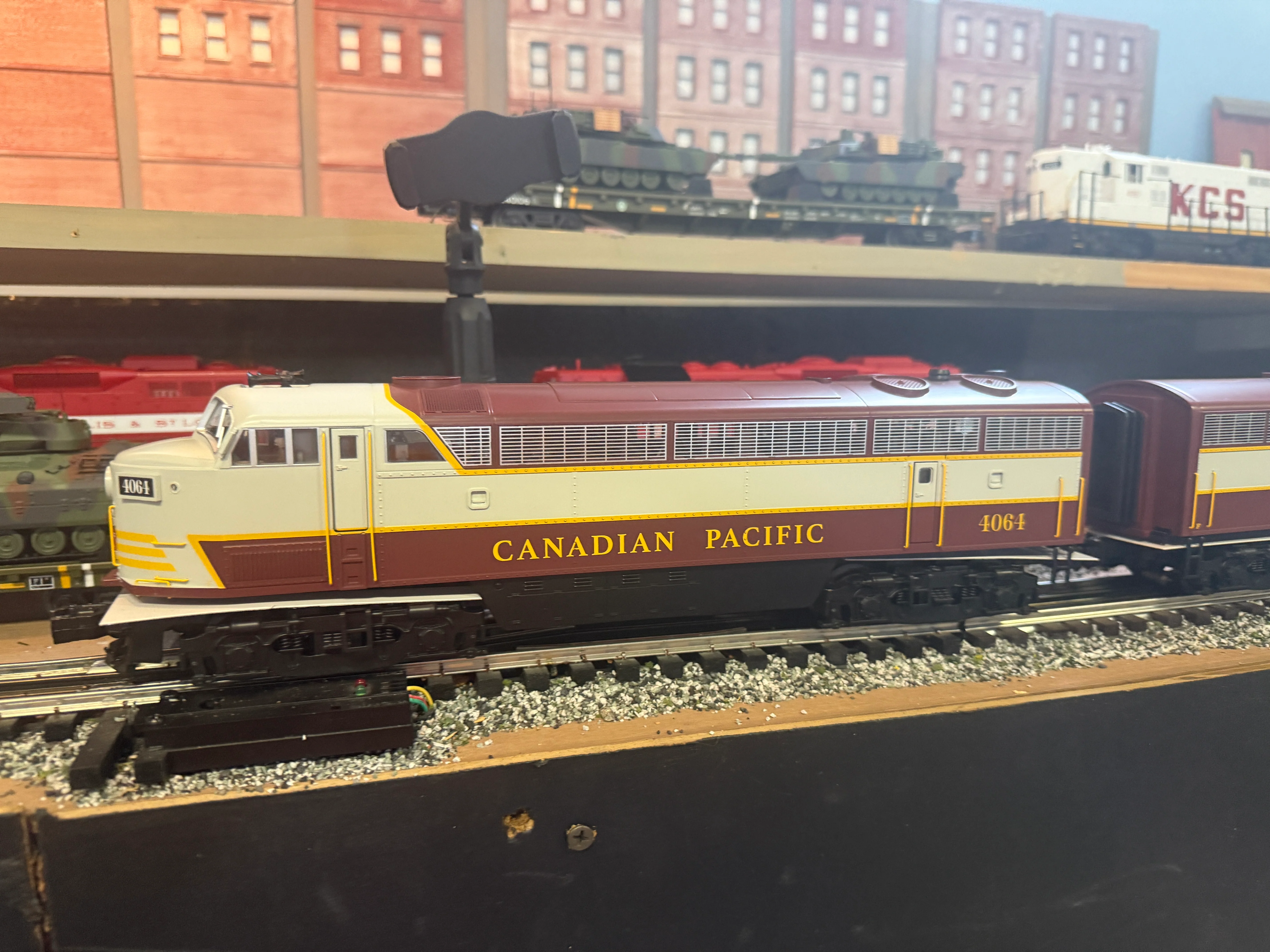Lionel 2533222 - Legacy C Liner Diesel Locomotive "Canadian Pacific" #4065 - Image 2