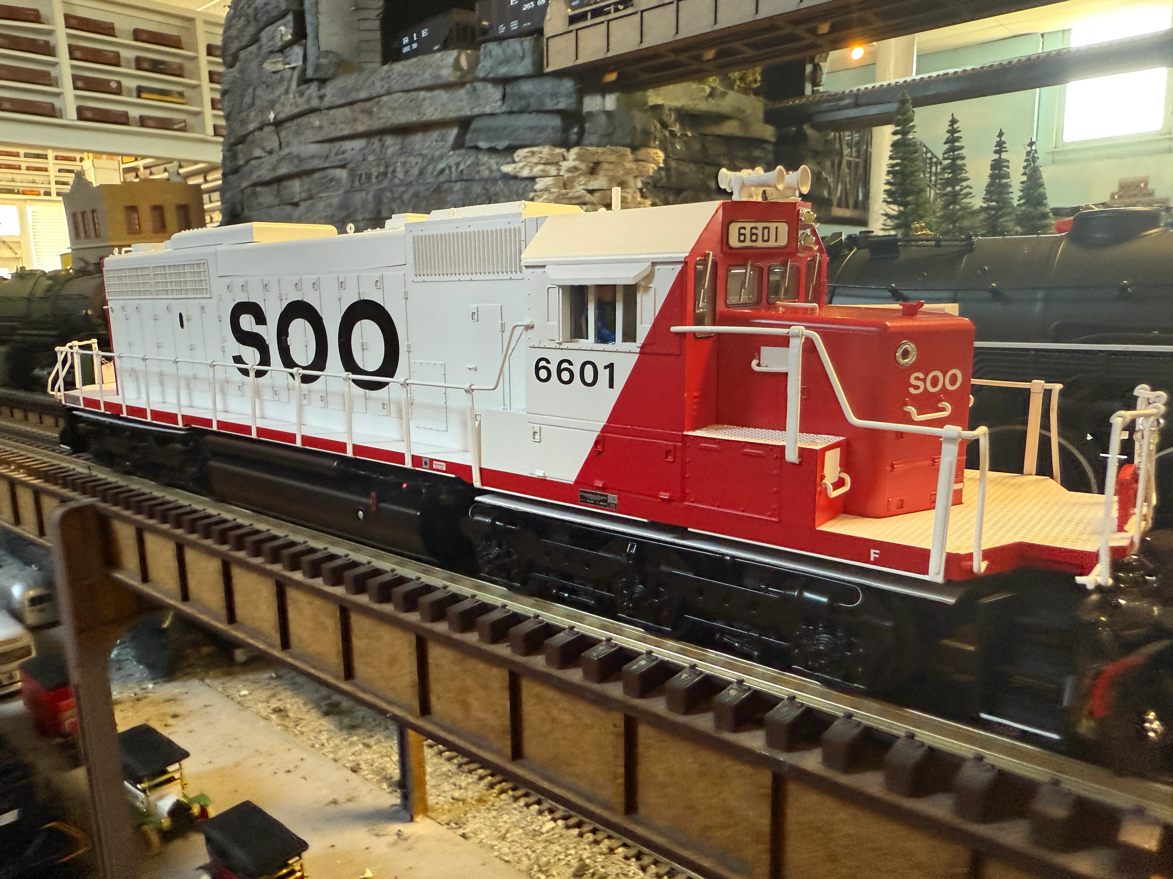 Lionel 2533431 - Legacy SD40-2 Diesel Locomotive "Soo Line" #6615 - Image 2