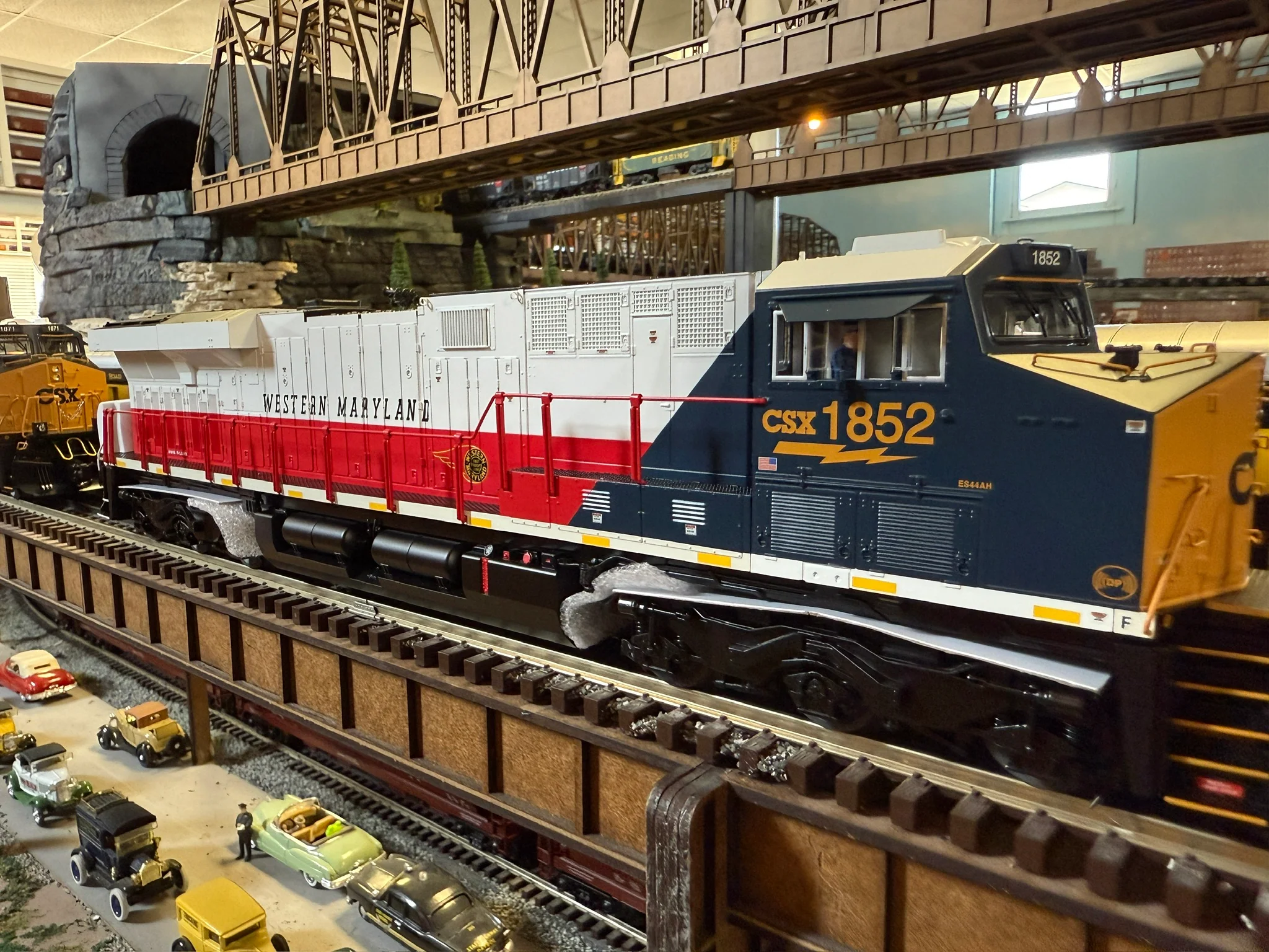 Lionel 2533581 - Legacy ES44 Diesel Locomotive "Western Maryland" #1852 (CSX) - Image 2