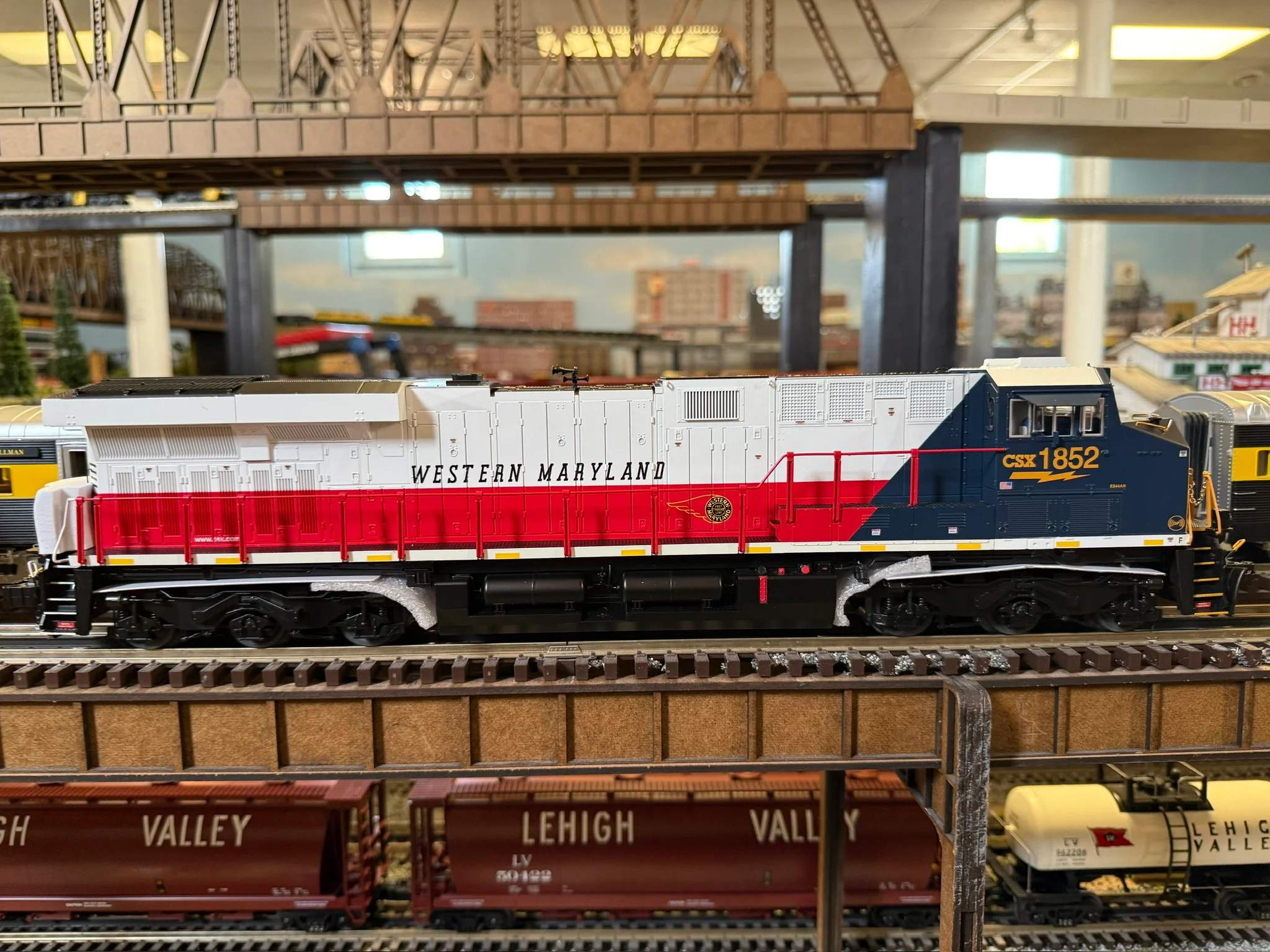 Lionel 2533589 - Legacy ES44 Diesel Locomotive "Western Maryland" #1852 CSX (Non-Powered) - Image 4
