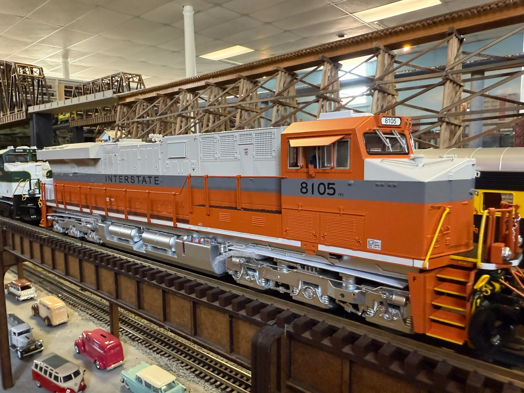 Lionel 2533601 - Legacy ES44 Diesel Locomotive "Interstate" #8105 (Norfolk Southern) - Image 2