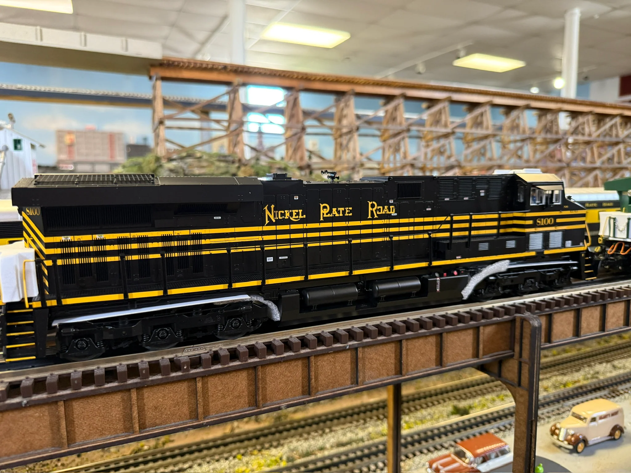 Lionel 2533611 - Legacy ES44 Diesel Locomotive "Nickel Plate Road" #8100 (Norfolk Southern) - Image 5