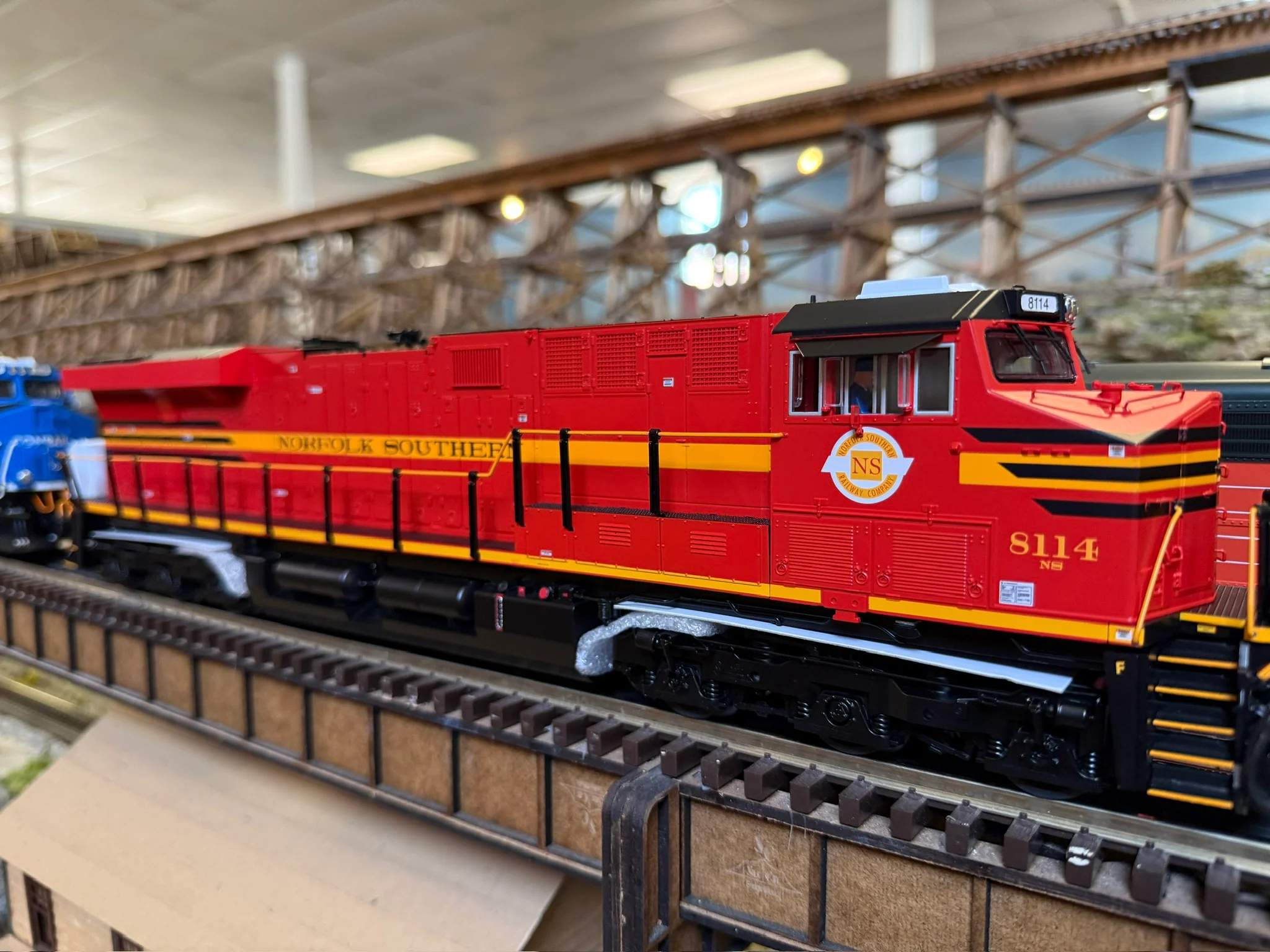 Lionel 2533621 - Legacy ES44 Diesel Locomotive "Norfolk Southern" #8114 - Image 3