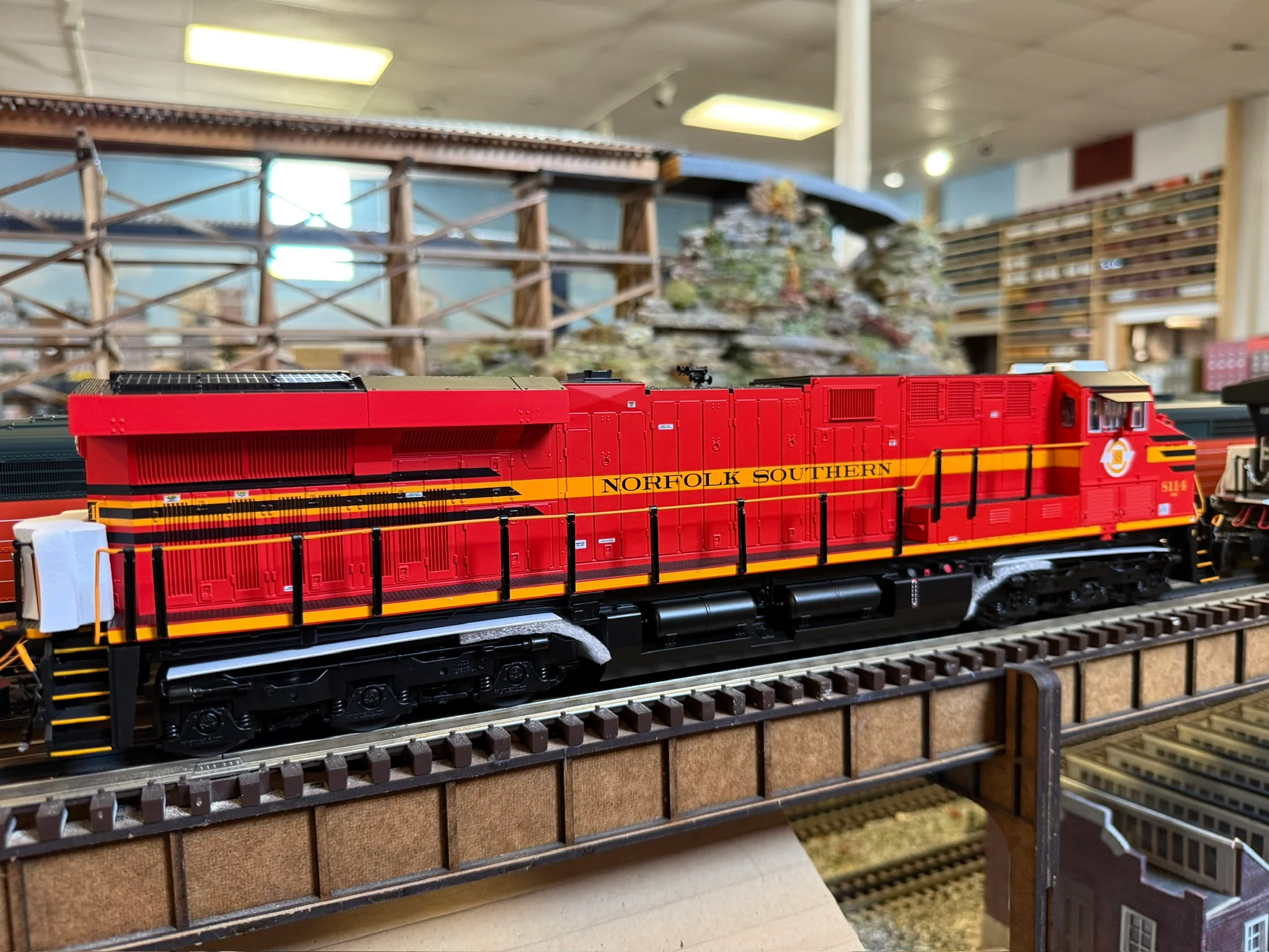 Lionel 2533621 - Legacy ES44 Diesel Locomotive "Norfolk Southern" #8114 - Image 6