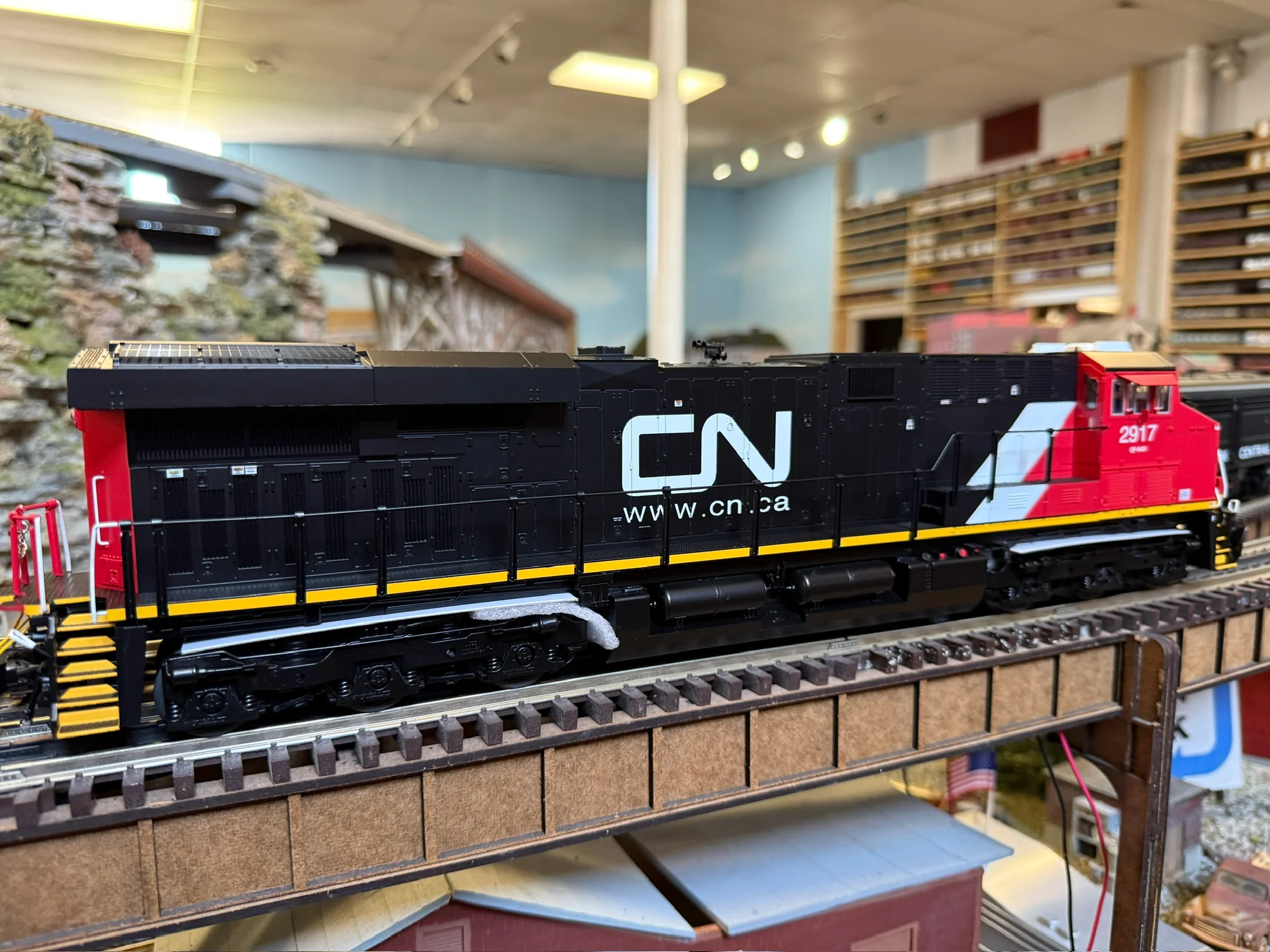 Lionel 2533661 - Legacy ES44 Diesel Locomotive "Canadian National" #2917 - Image 5