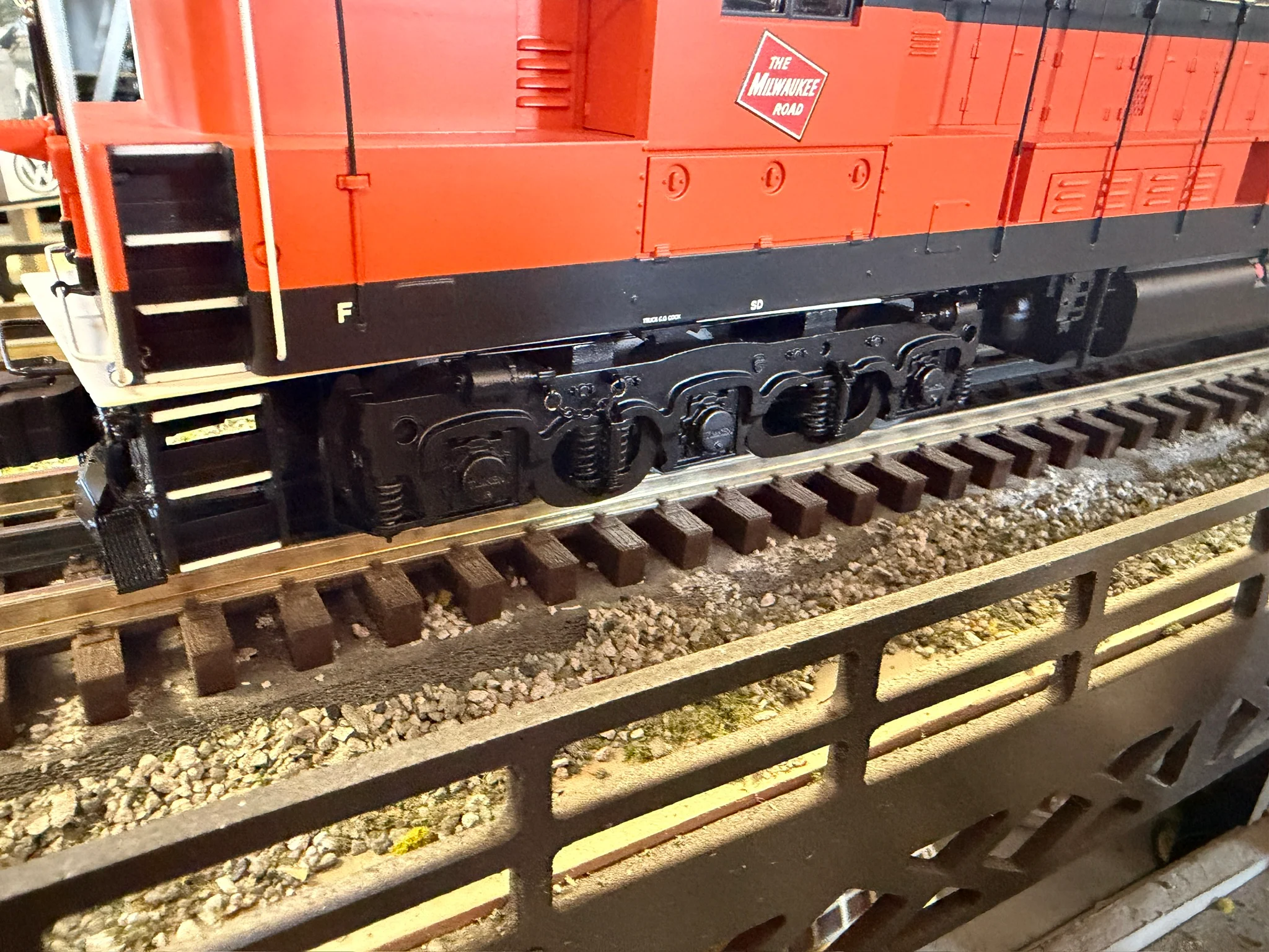 Lionel 2533692 - Legacy TrainMaster Diesel Locomotive "Milwaukee Road" #552 - Image 2