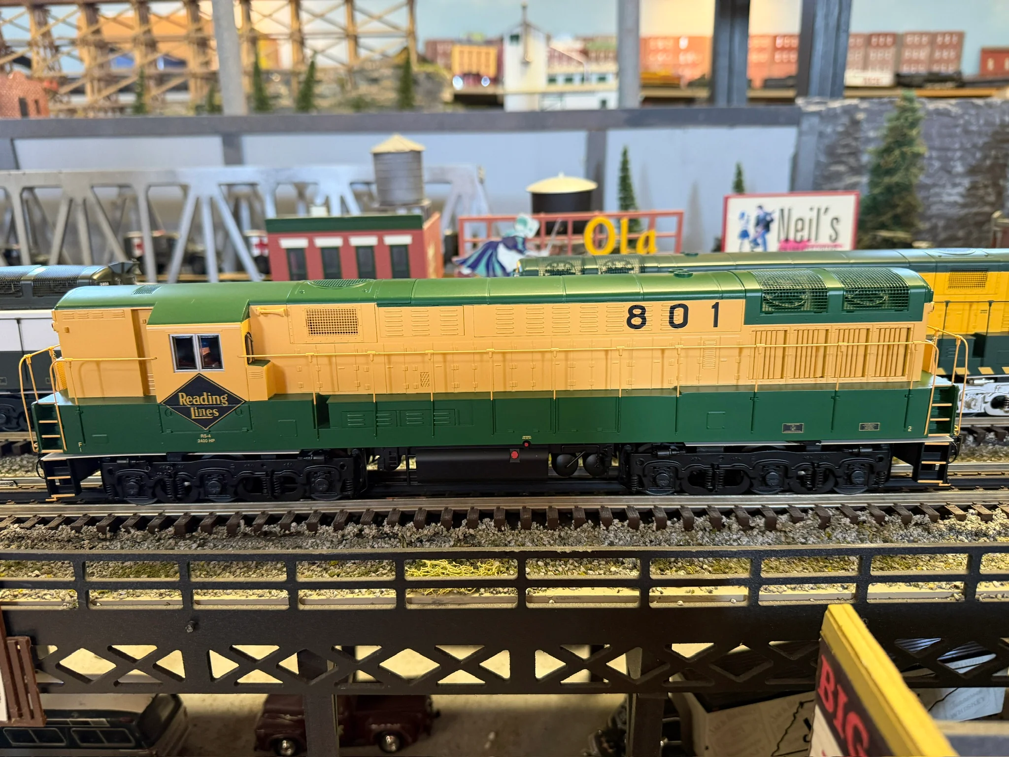 Lionel 2533711 - Legacy TrainMaster Diesel Locomotive "Reading" #801 - Image 2