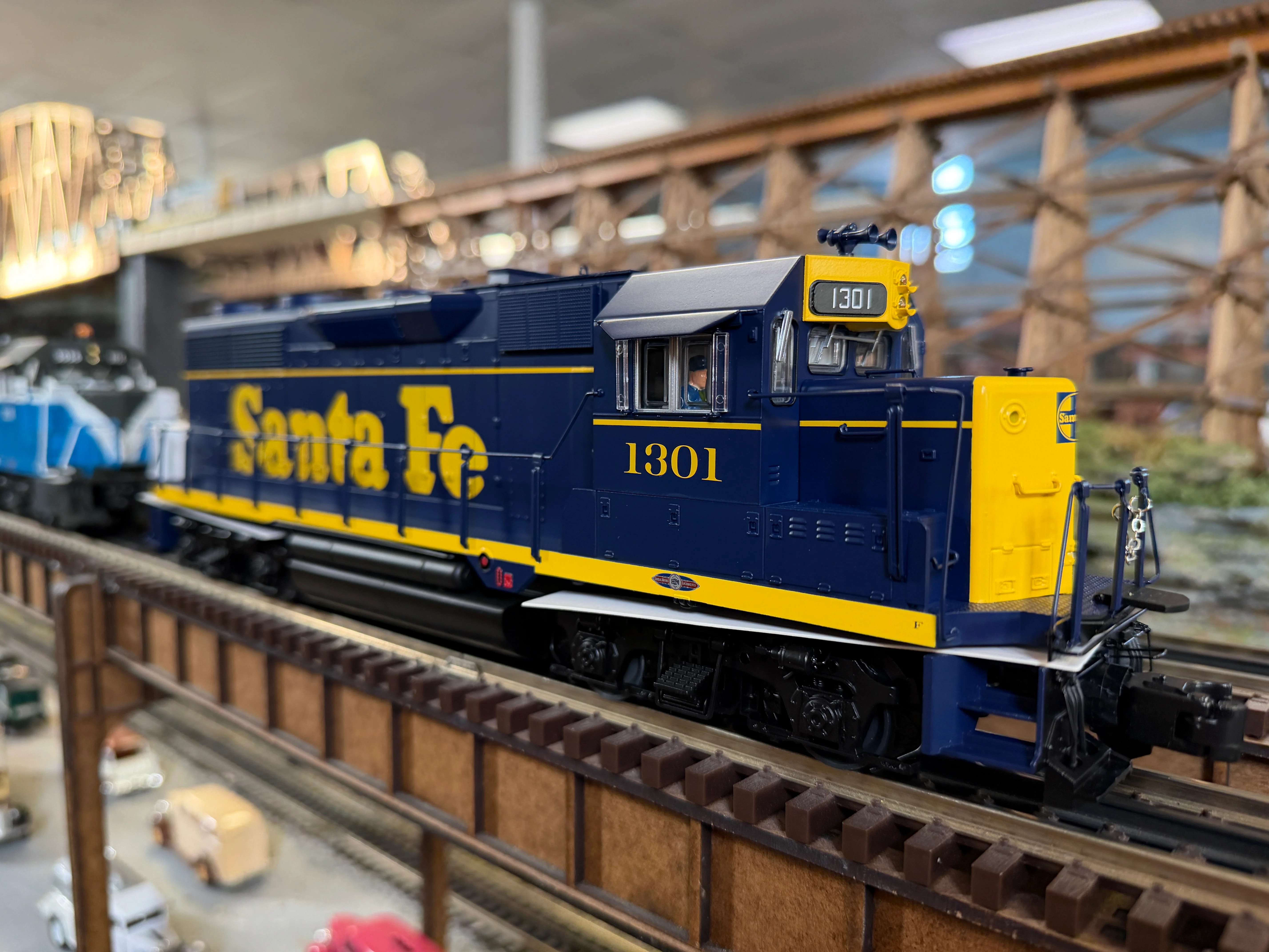 Lionel 2533751 - Legacy GP35 Diesel Locomotive "Santa Fe" #1301 - Image 2