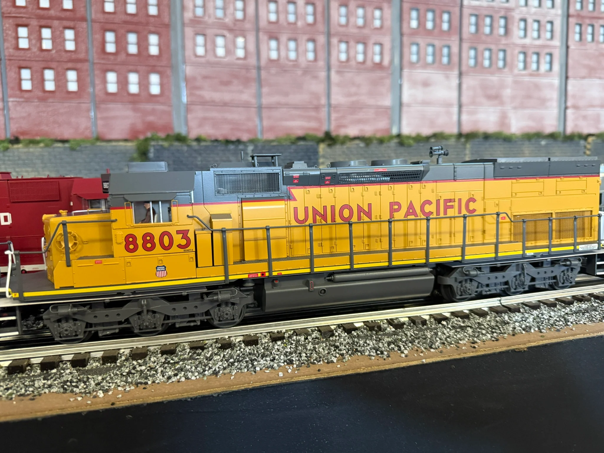 Lionel 2533852 - Legacy SD40T-2 Diesel Locomotive "Union Pacific" #8803 - Image 2
