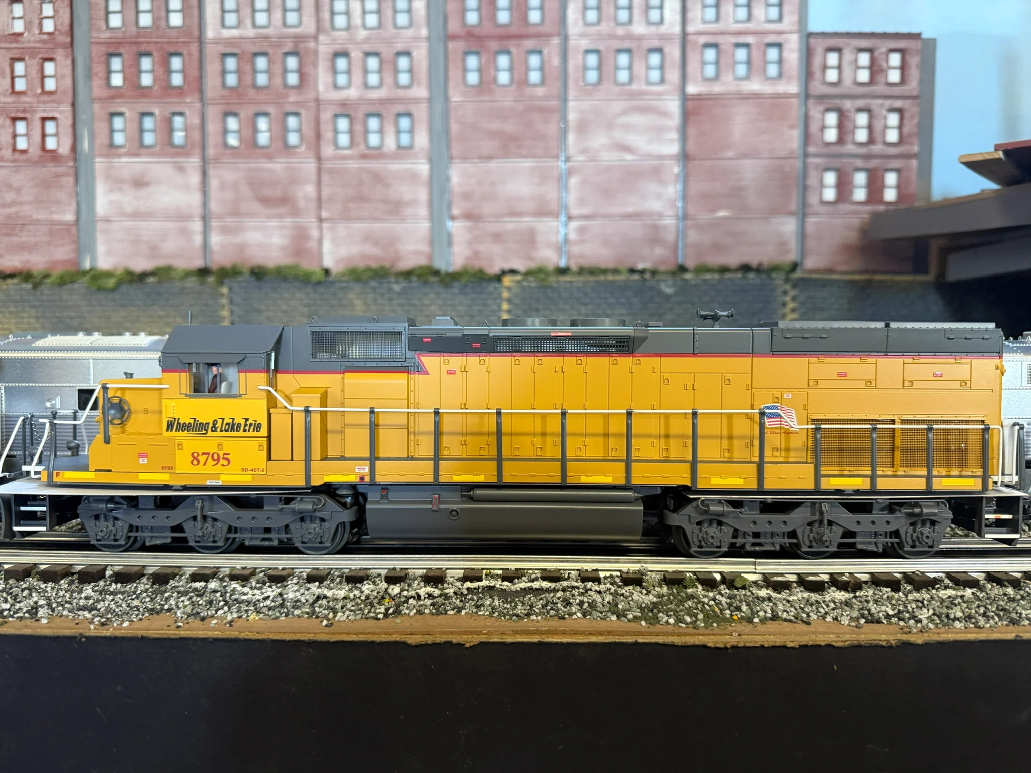 Lionel 2533862 - Legacy SD40T-2 Diesel Locomotive "Wheeling & Lake Erie" #8795 - Image 3