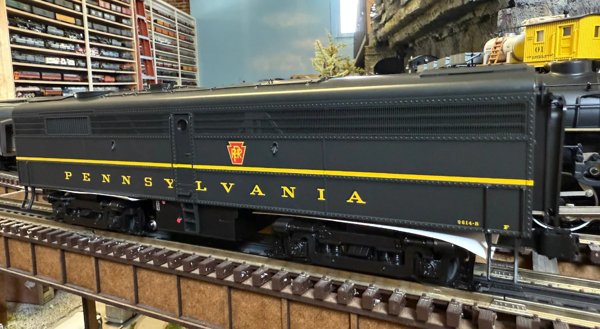 Lionel 2533918 - Legacy FB-2 Diesel Locomotive "Pennsylvania" #9614B (Powered)