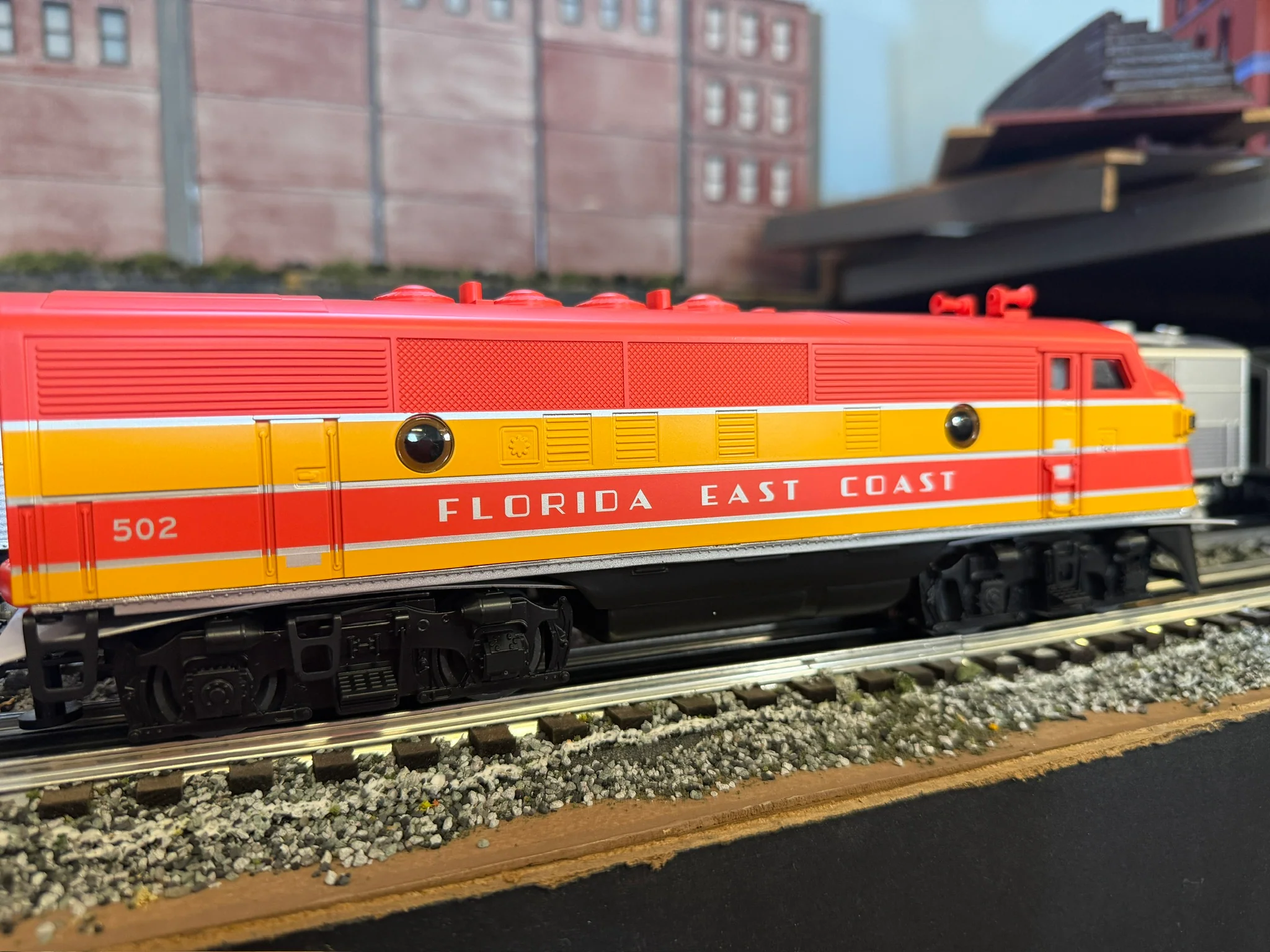 Lionel 2534070 - LionChief+ 2.0 F3 AA Diesel Set "Florida East Coast" #502/501 - Image 5