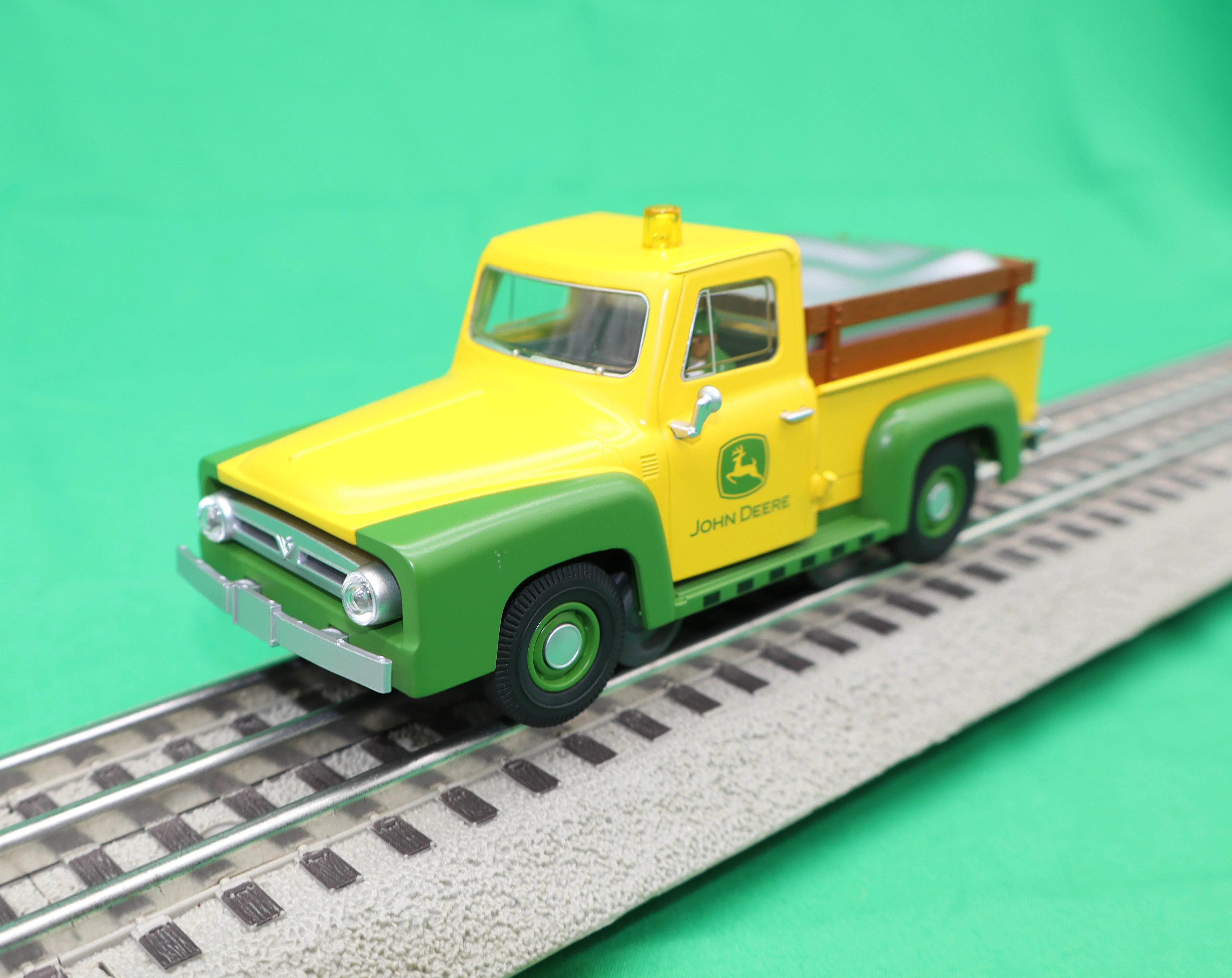 Lionel 2535130 - TMCC Truck "John Deere" - Image 2