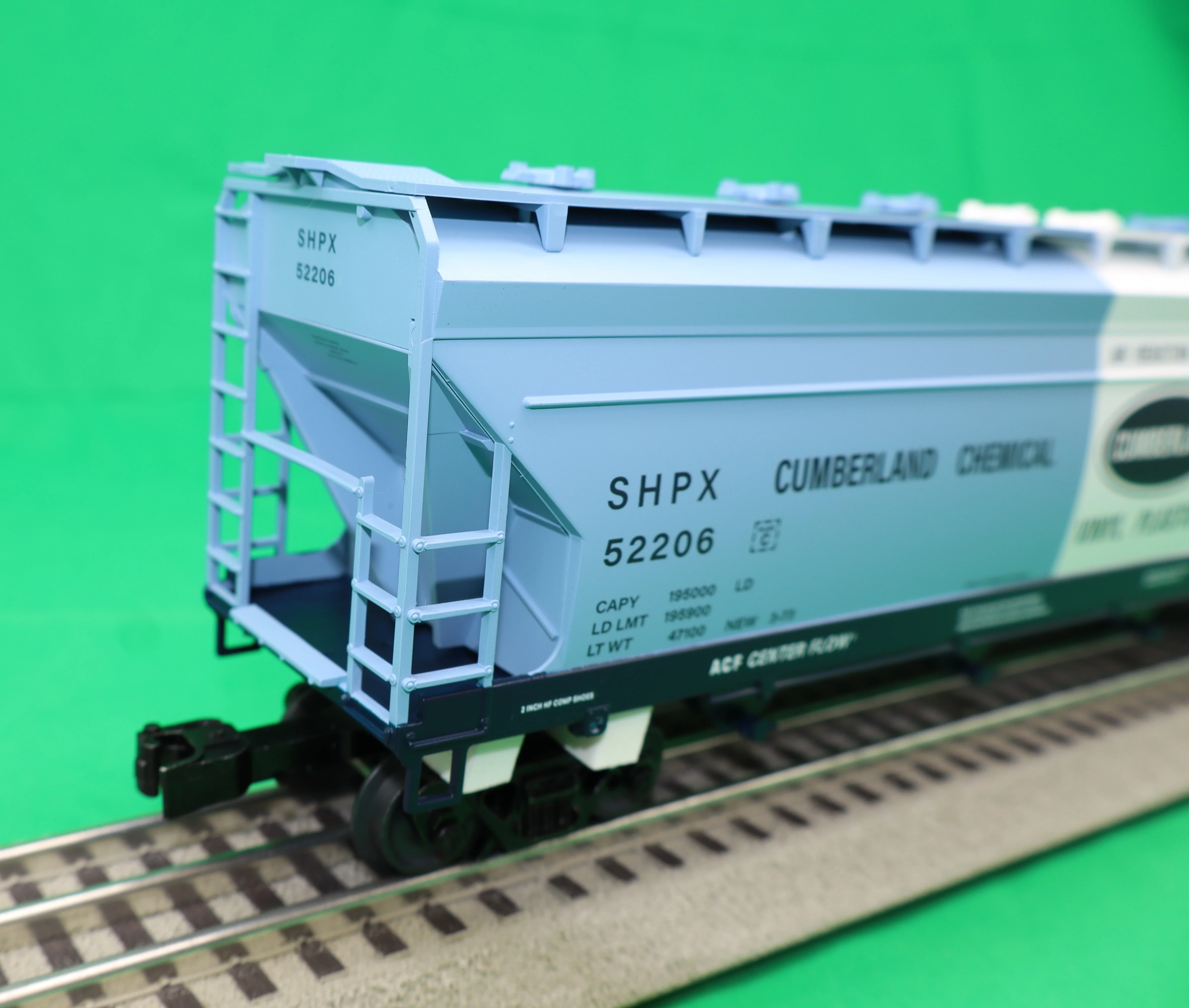 Lionel 2542181 - 4-Bay Centerflow Hopper Car "Cumberland Chemical" #52206 (ACF) - Image 2