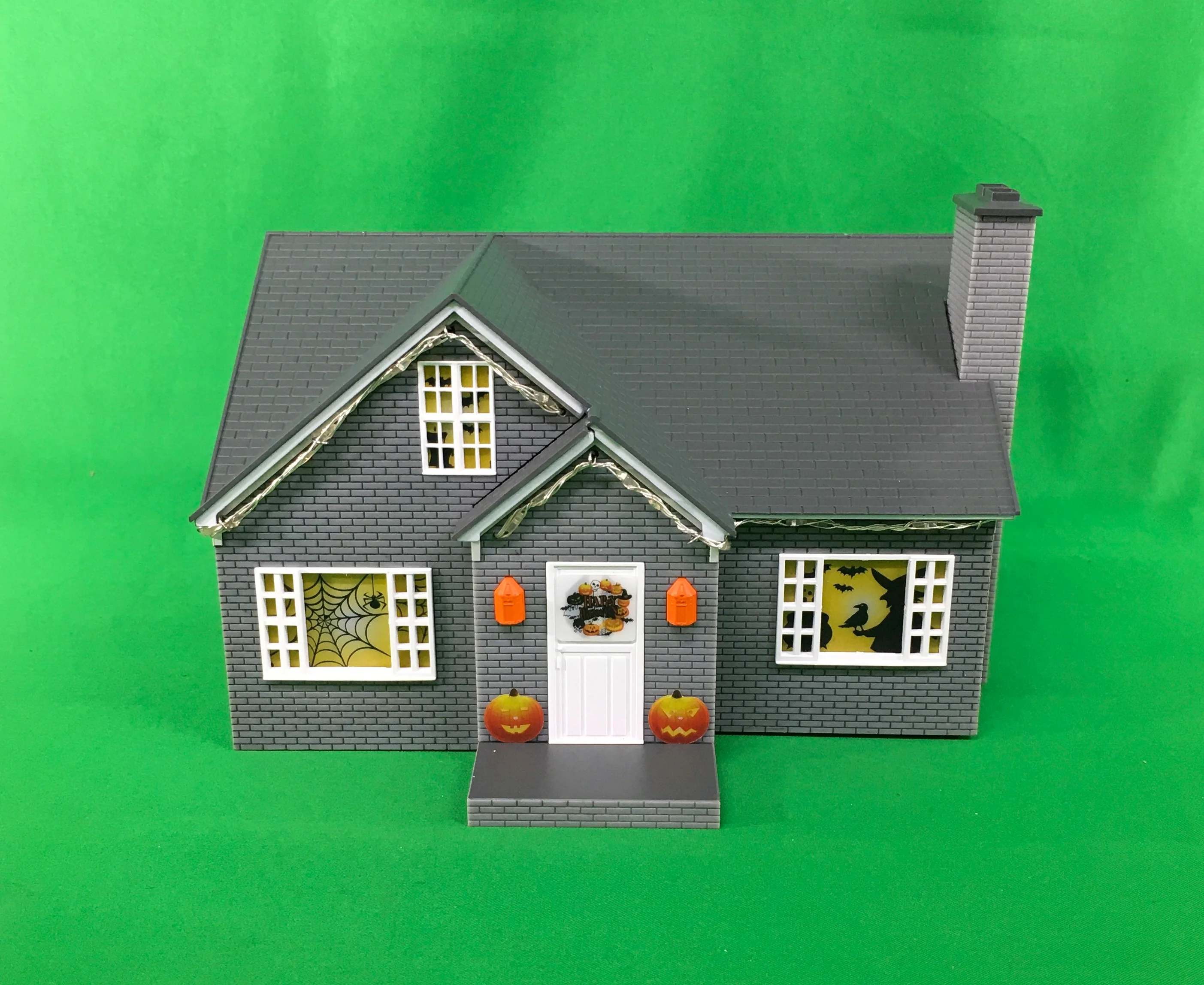Lionel 1929110 - Plug-Expand-Play "Halloween" House - Image 2