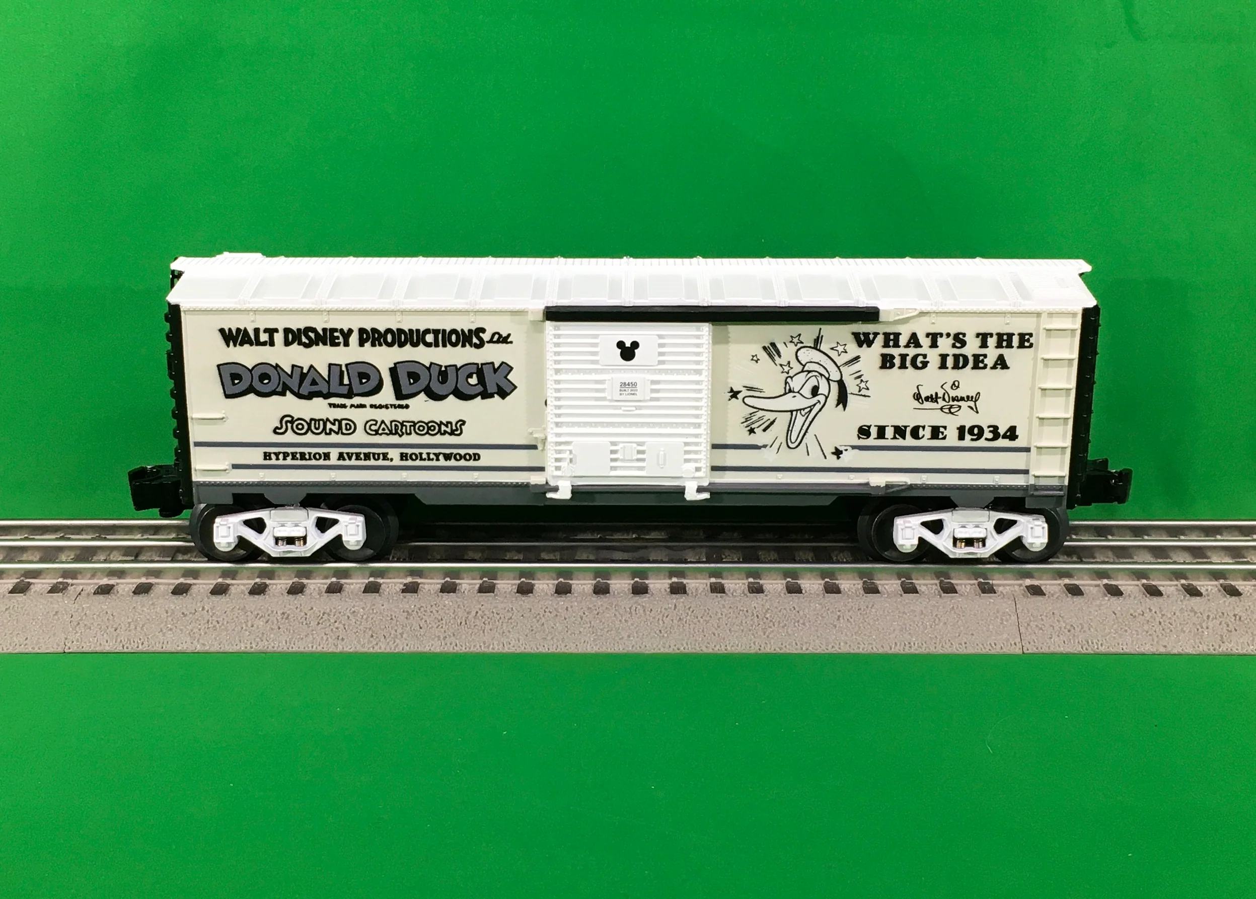 Lionel 2328450 - Disney - 100 Years of Wonder "Donald Duck" Vault Moments Boxcar - Image 4