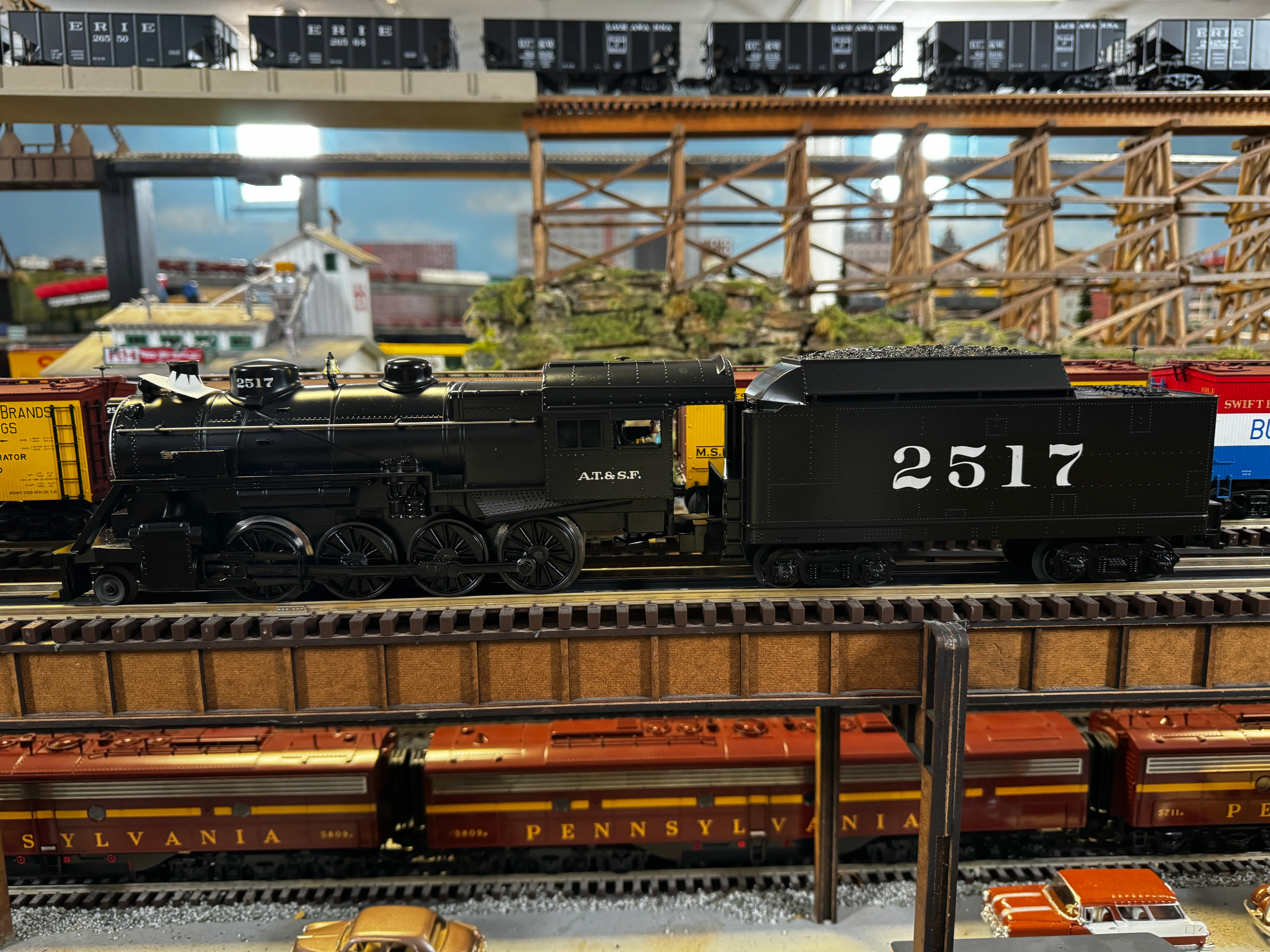 Lionel 2332120 - LionChief 2-8-0 Steam Locomotive "Santa Fe" #2517 - Image 2