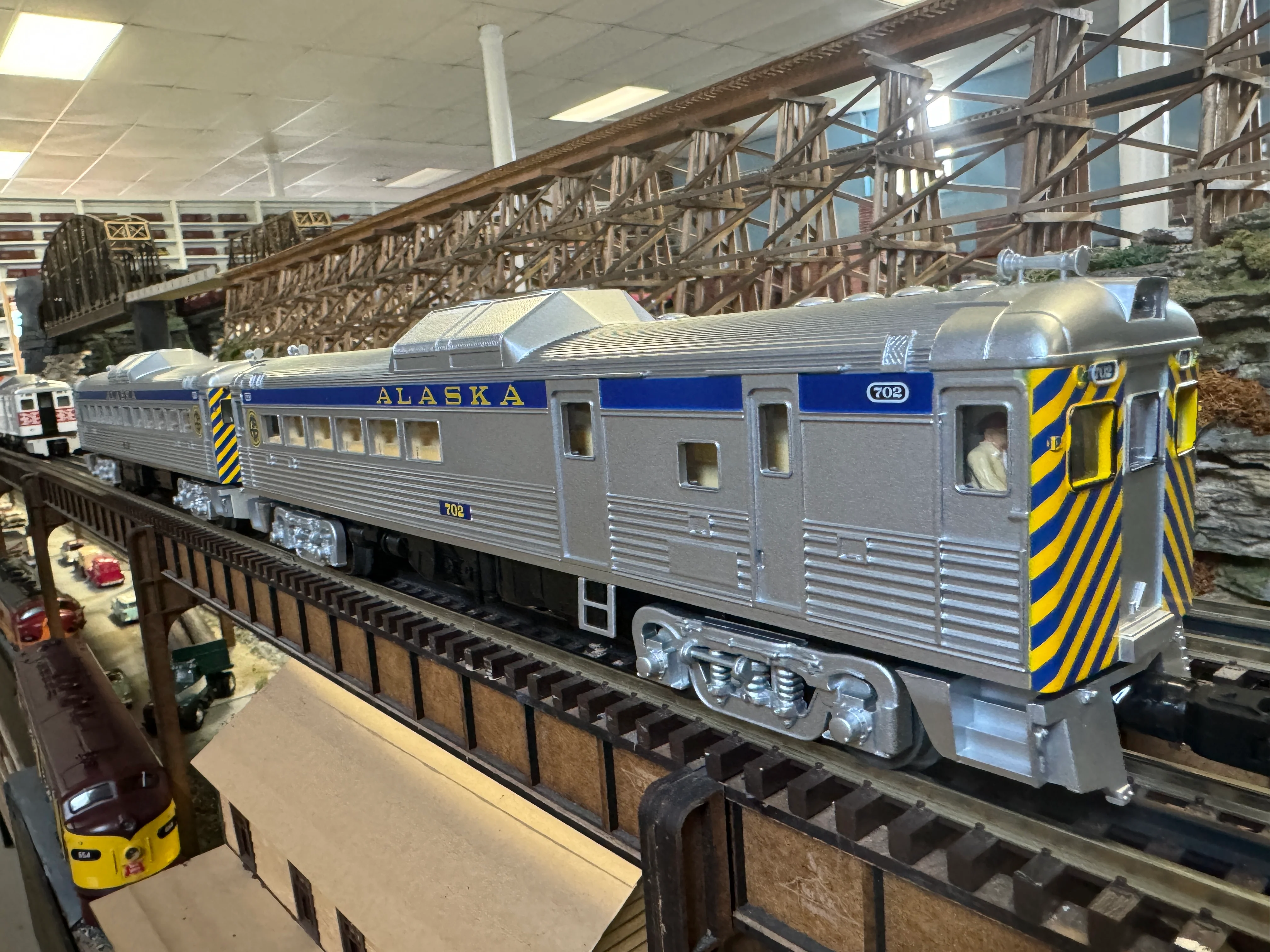 Lionel 2335070 - LionChief+ 2.0 Budd RDC Combo "Alaska" (2-Car) - Image 2