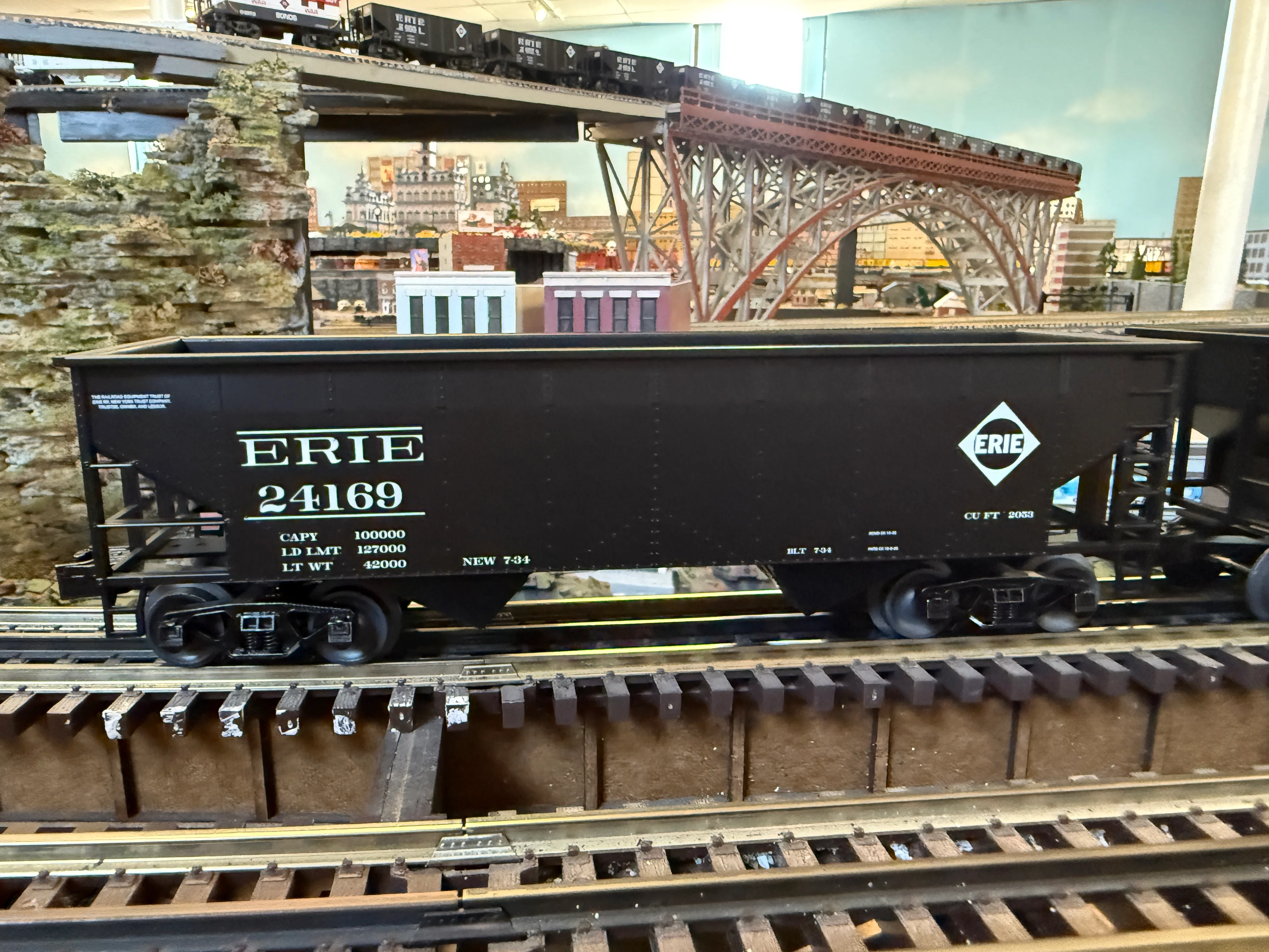 Lionel 2422010 - Vision Line "Erie" Triplex Super Freight Set - Image 11