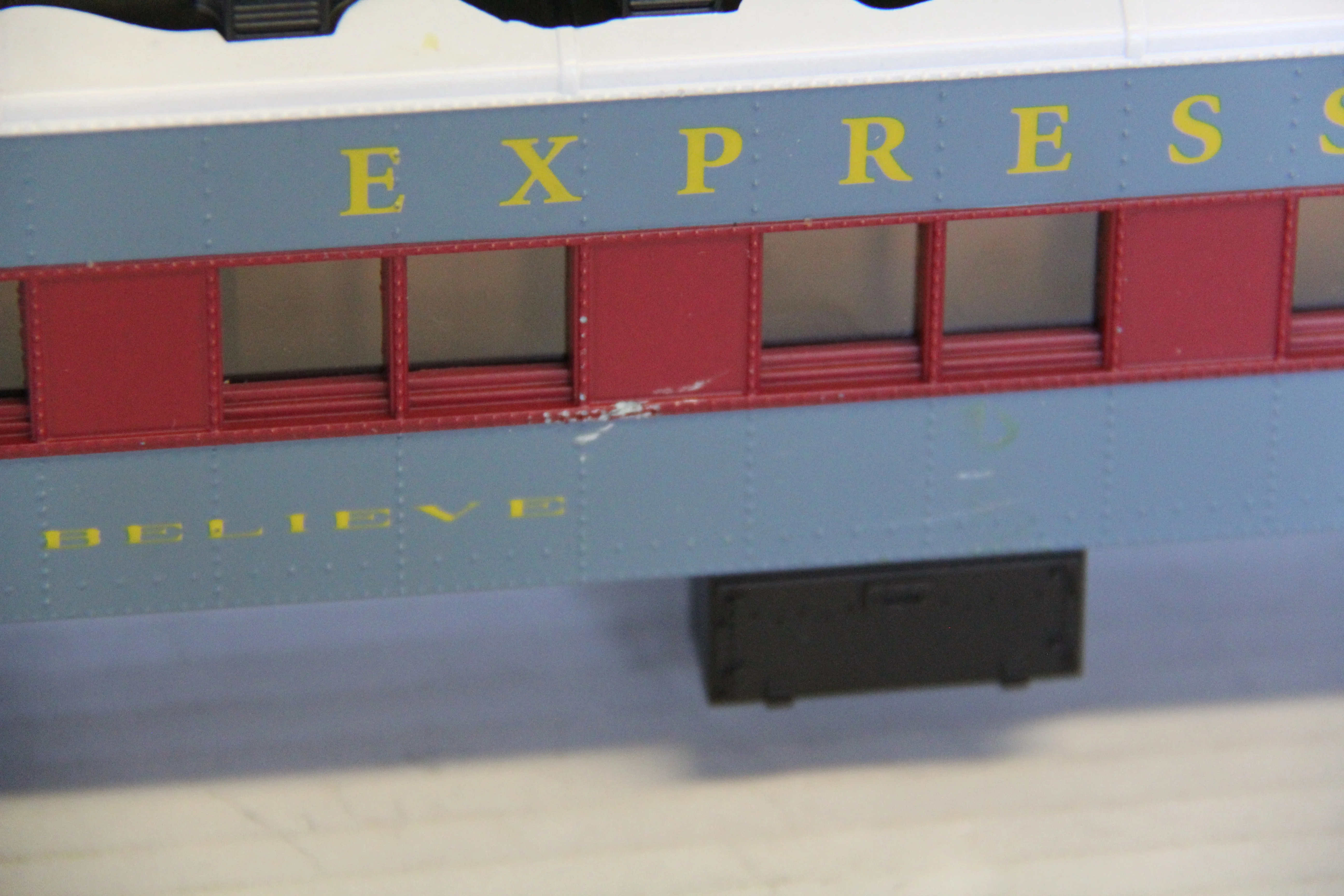 Lionel 2431480 Polar Express 20th Anniversary LEGACY Berkshire #1225 Special Edition Red & 5 Polar Express Passenger Car Set-Second hand-M7473 - Image 16