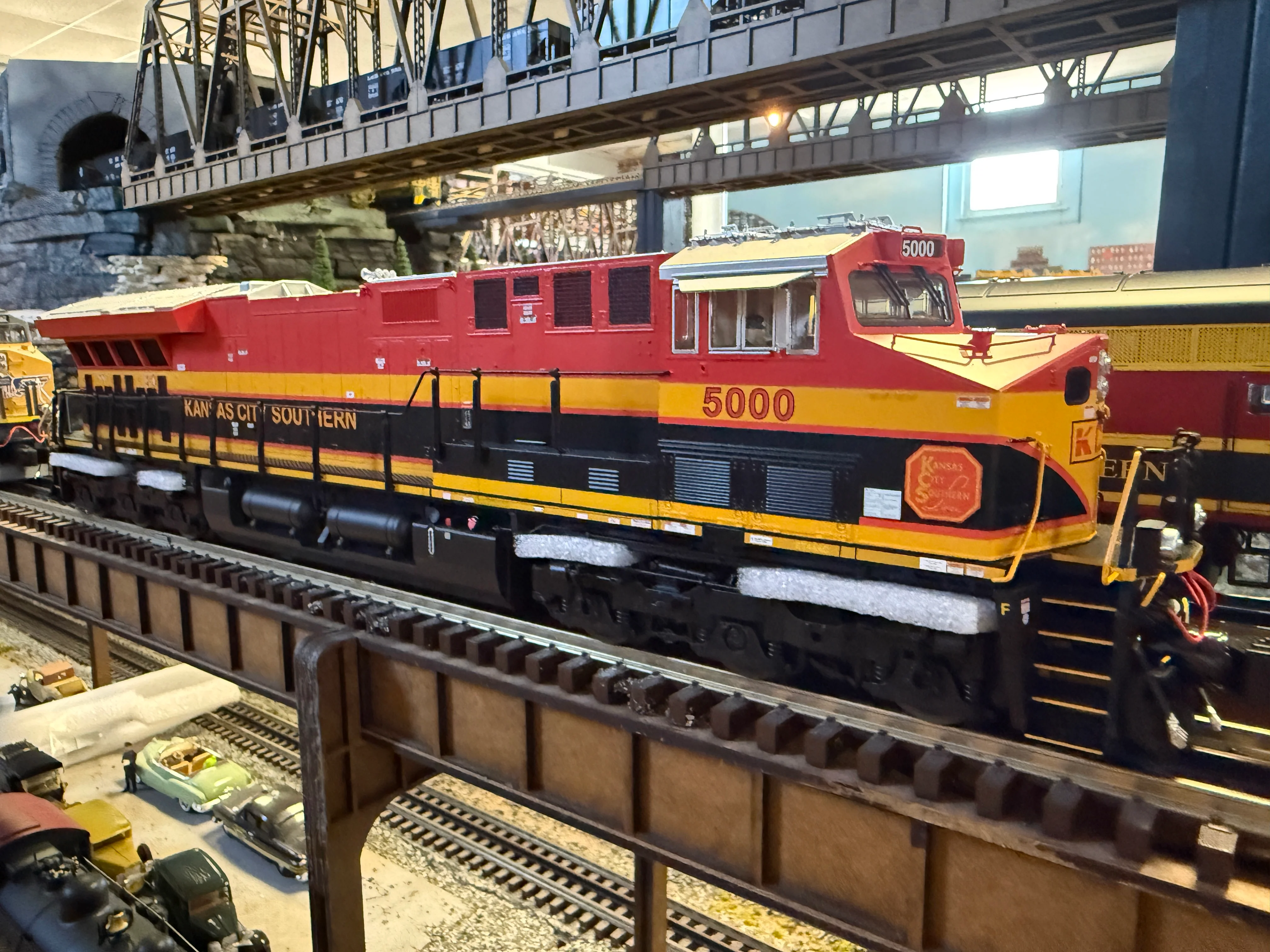 Lionel 2533481 - Legacy ET44AC Diesel Locomotive "Kansas City Southern" #5000 - Image 2