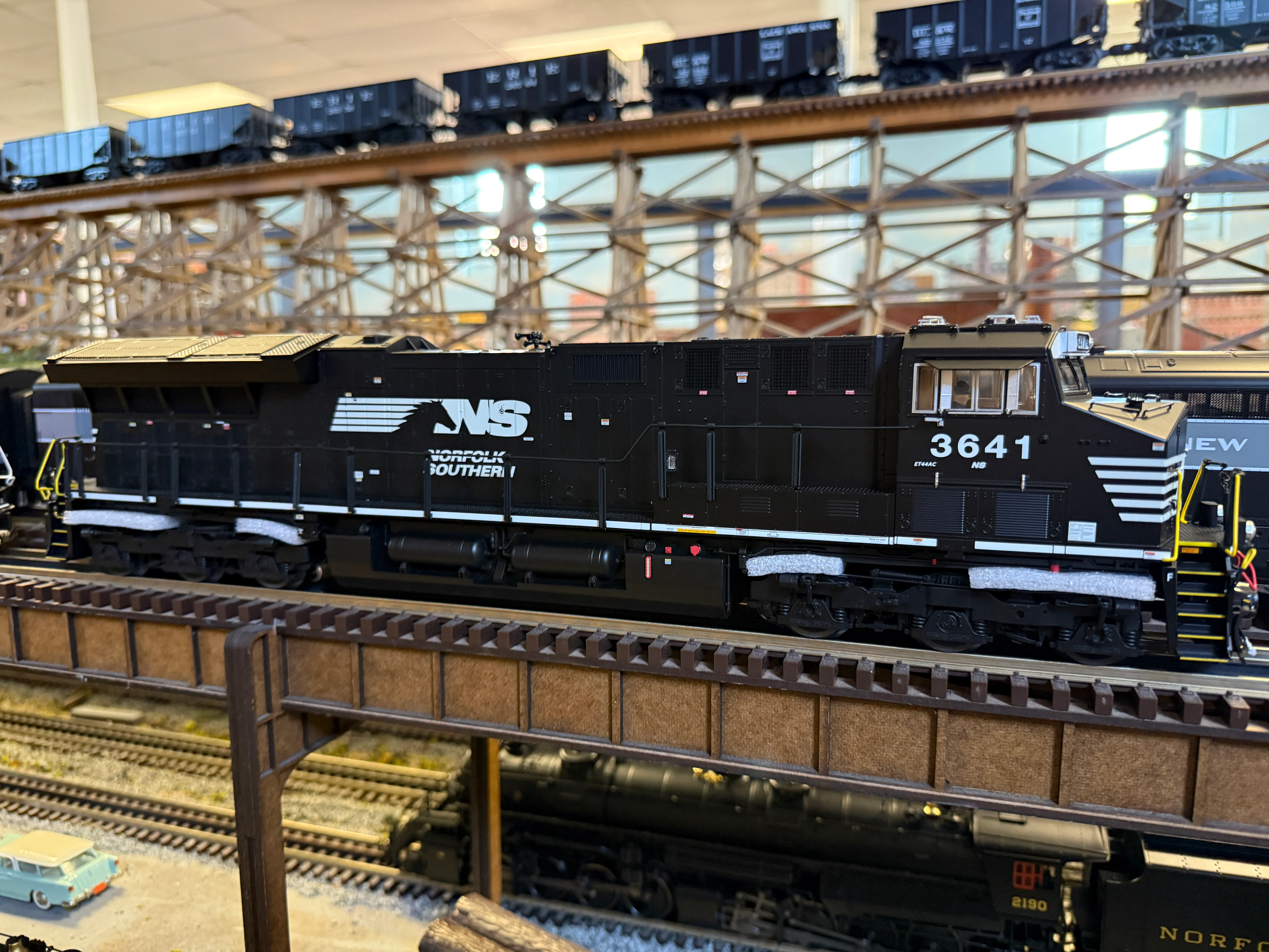 Lionel 2533491 - Legacy ET44AC Diesel Locomotive "Norfolk Southern" #3606 - Image 3