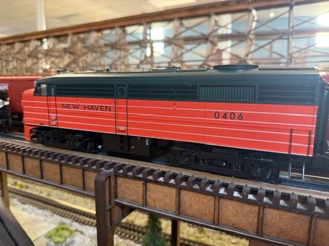 Lionel 2533961 - Legacy FA-2 AA Diesel Set "New Haven" #0404/0406 - Custom Run for MrMuffin'sTrains - Image 5