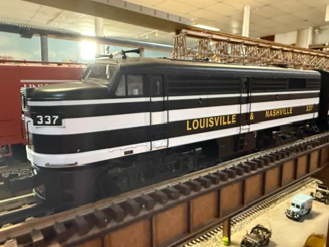 Lionel 2533981 - Legacy FA-2 AA Diesel Set "Louisville & Nashville" #223/337 - Custom Run for MrMuffin'sTrains - Image 5
