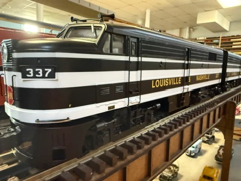 Lionel 2533981 - Legacy FA-2 AA Diesel Set "Louisville & Nashville" #223/337 - Custom Run for MrMuffin'sTrains - Image 6