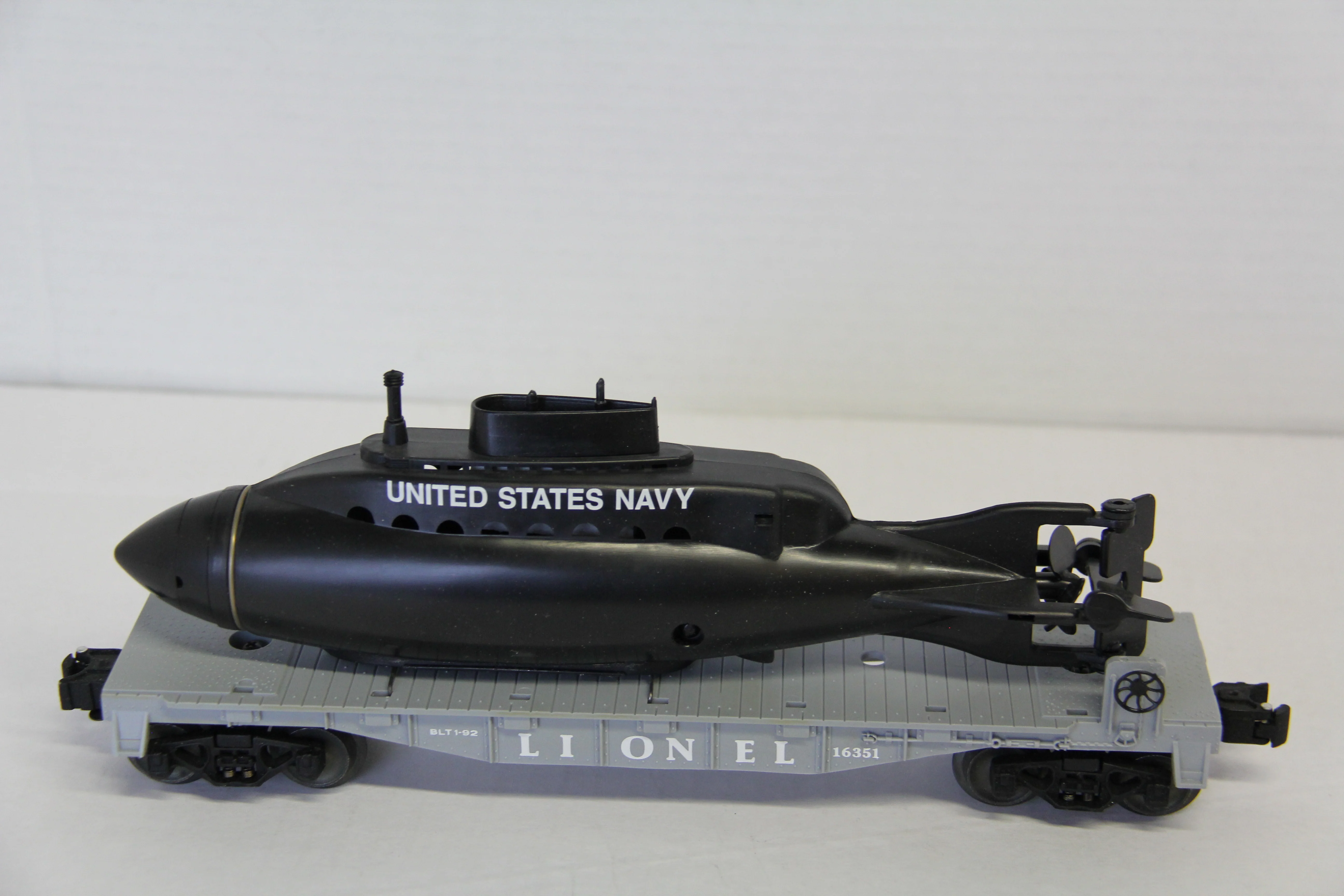 Lionel 6-16351 Lionel Flatcar w/ Submarine-Second hand-M7512