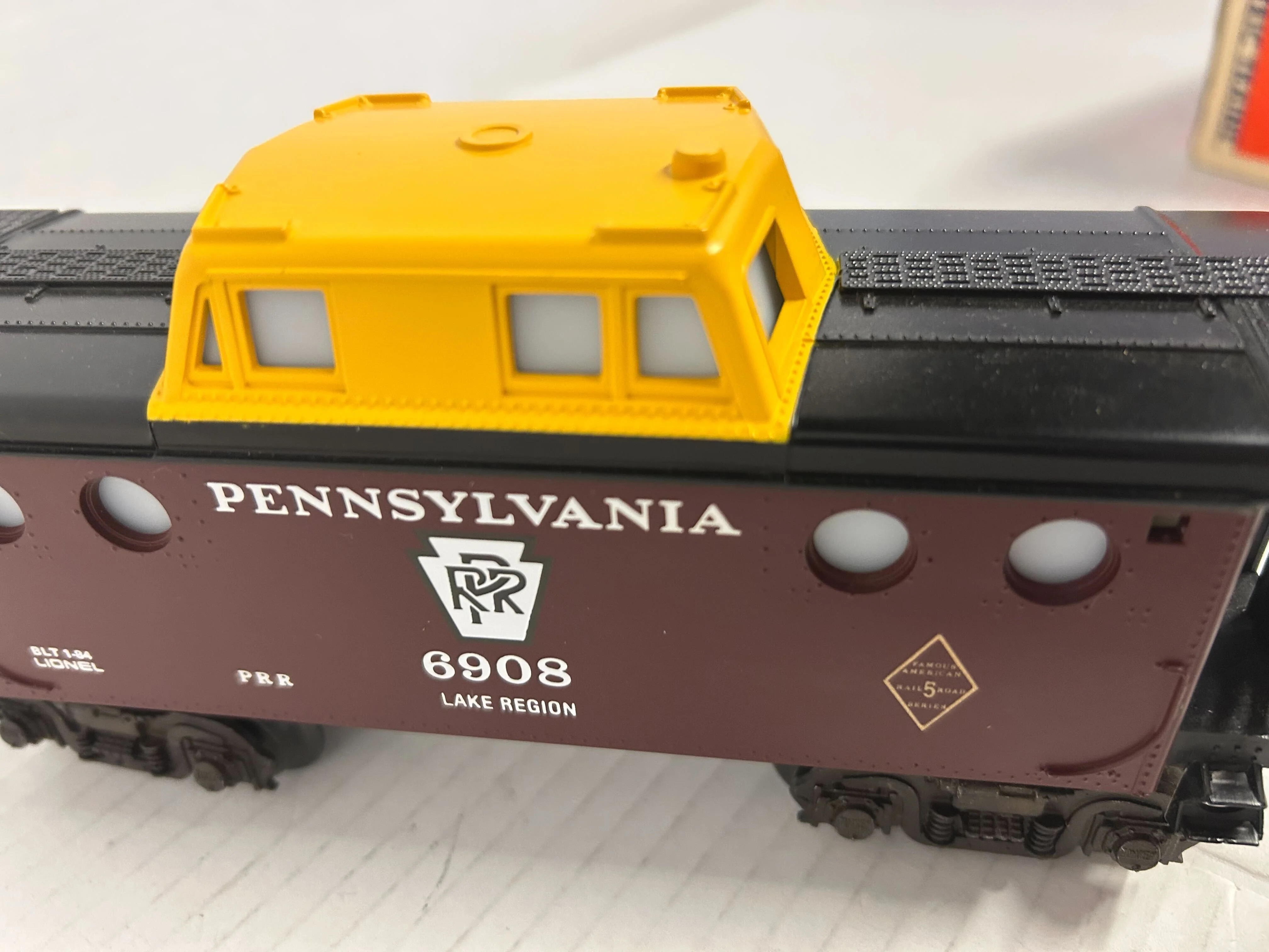 Lionel 6-6908 Pennsylvania Illuminated Porthole Caboose-Second hand-M7544 - Image 4