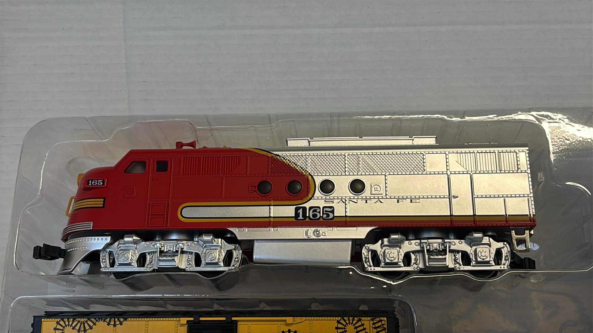 Lionel 712130 Battery Operated Santa Fe Train Set-Ready to Run-Second hand-M7508 - Image 8