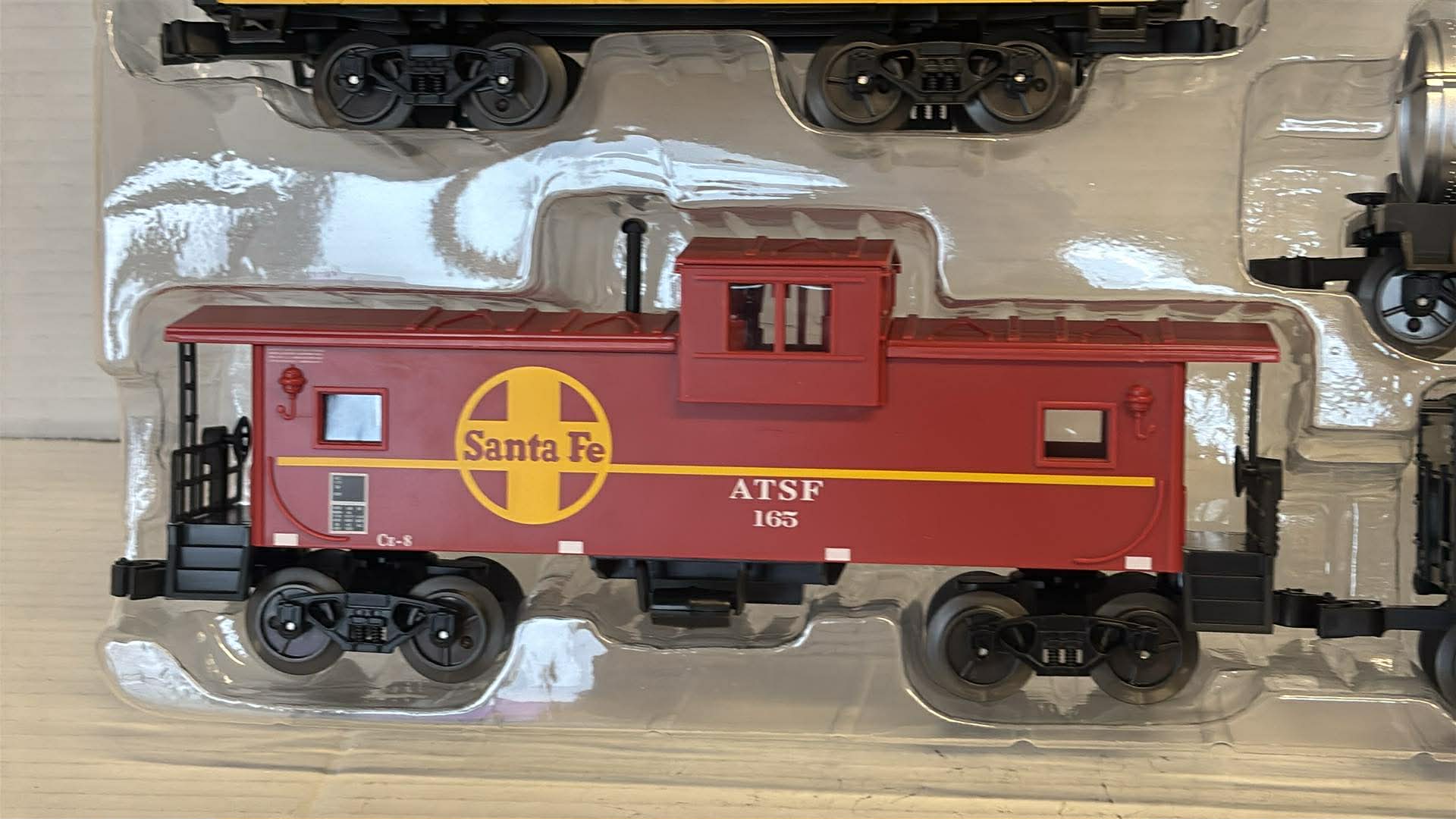 Lionel 712130 Battery Operated Santa Fe Train Set-Ready to Run-Second hand-M7508 - Image 9