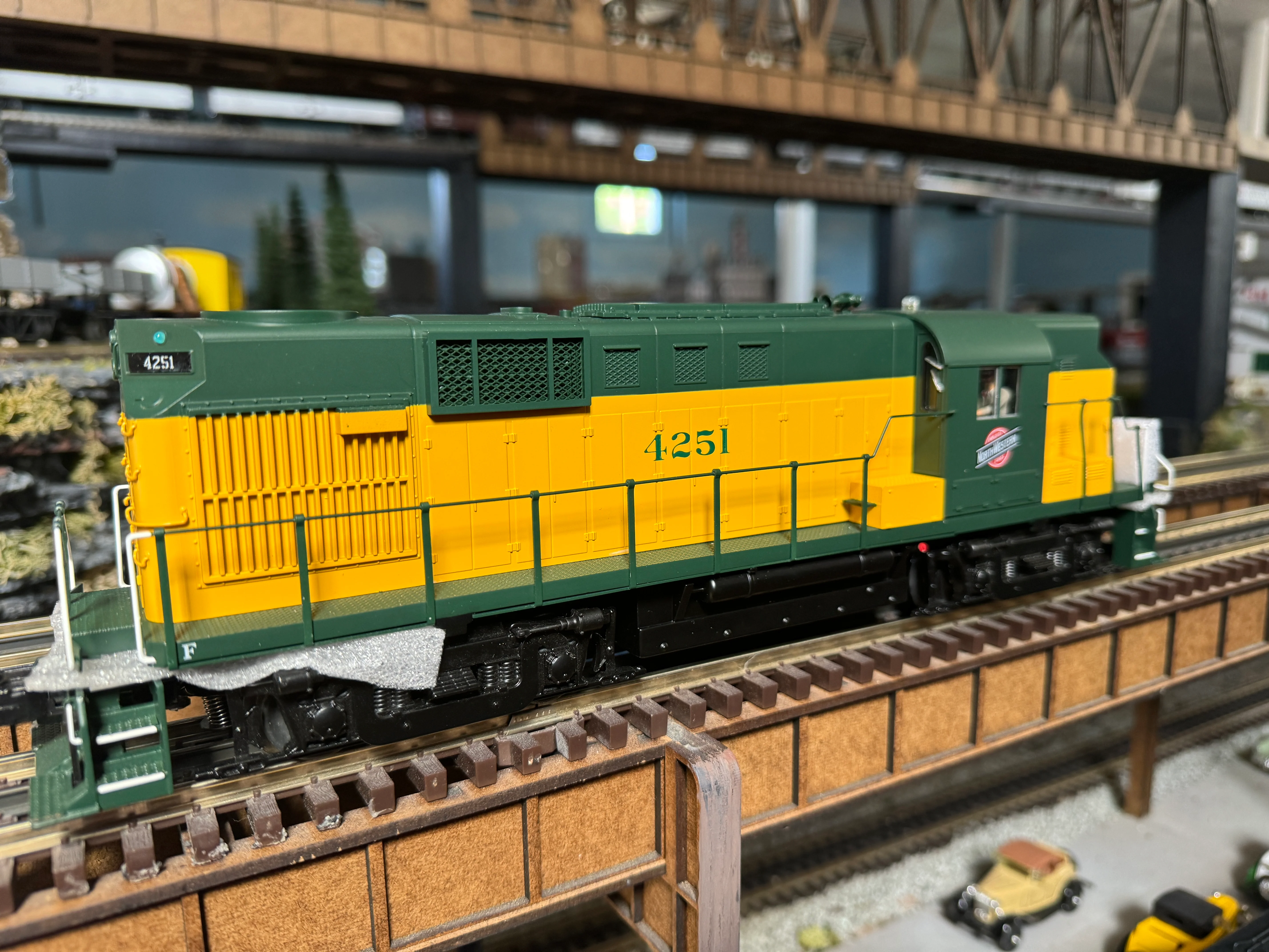 MTH 20-21639-1 - RS-11 High Hood Diesel Engine "Chicago North Western" #4251 w/ PS3 - Custom Run