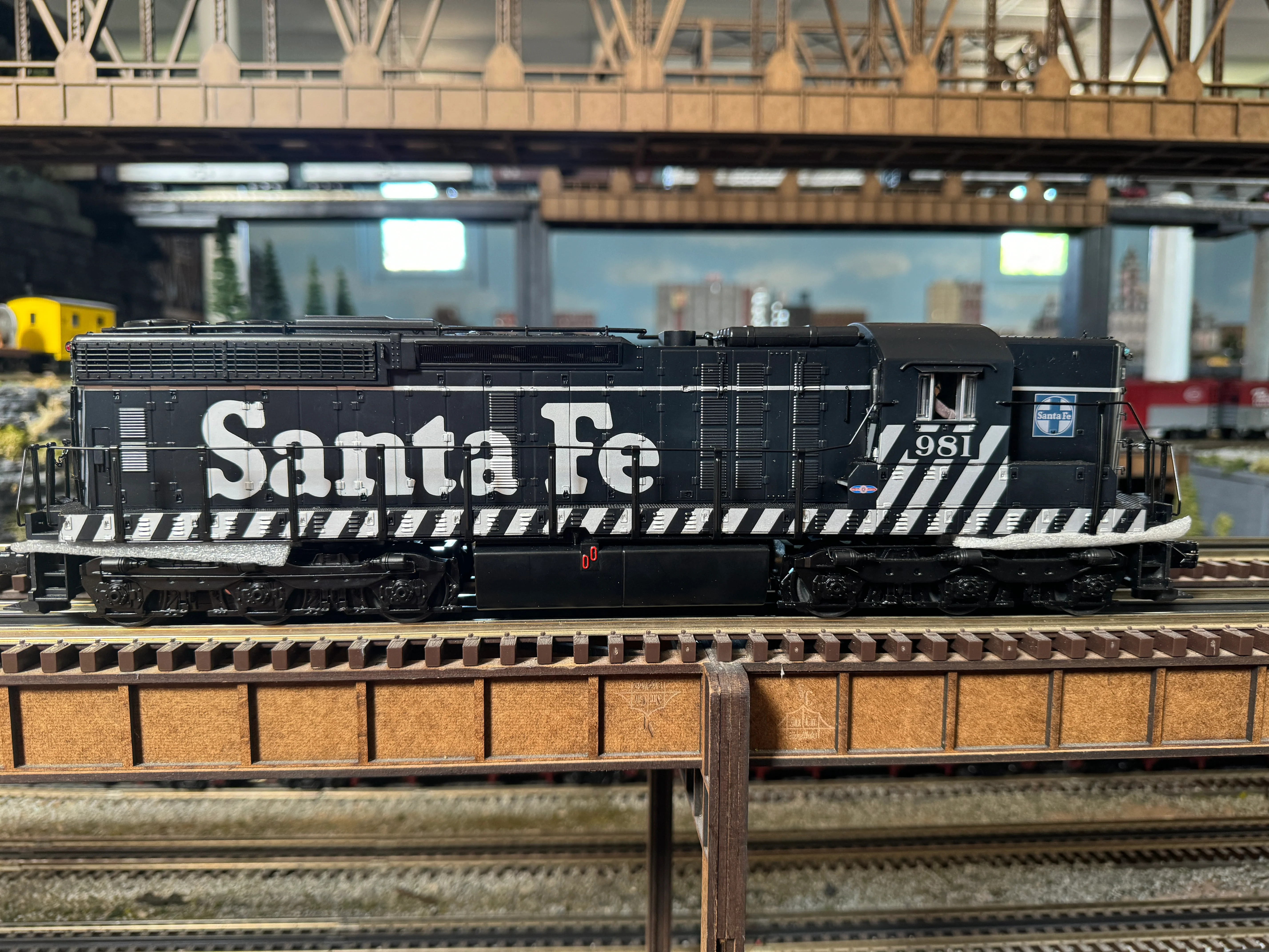 MTH 20-21730-1 - SD24 Diesel Engine "Santa Fe" #981 w/ PS3 - Custom Run for Berwyn’s - Image 2