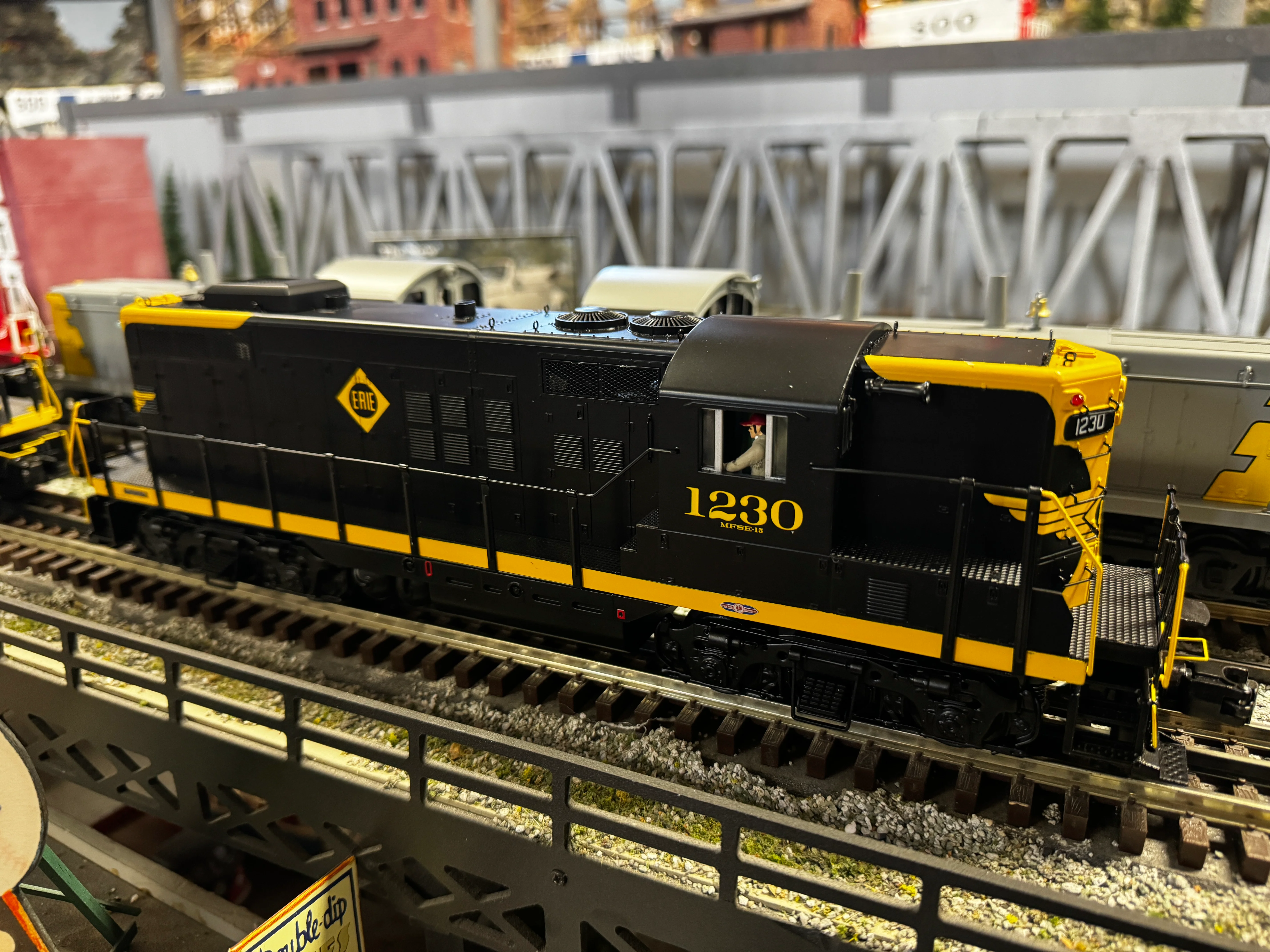 MTH 20-21747-1 - GP-7 Diesel Engine "Erie" #1230 w/ PS3